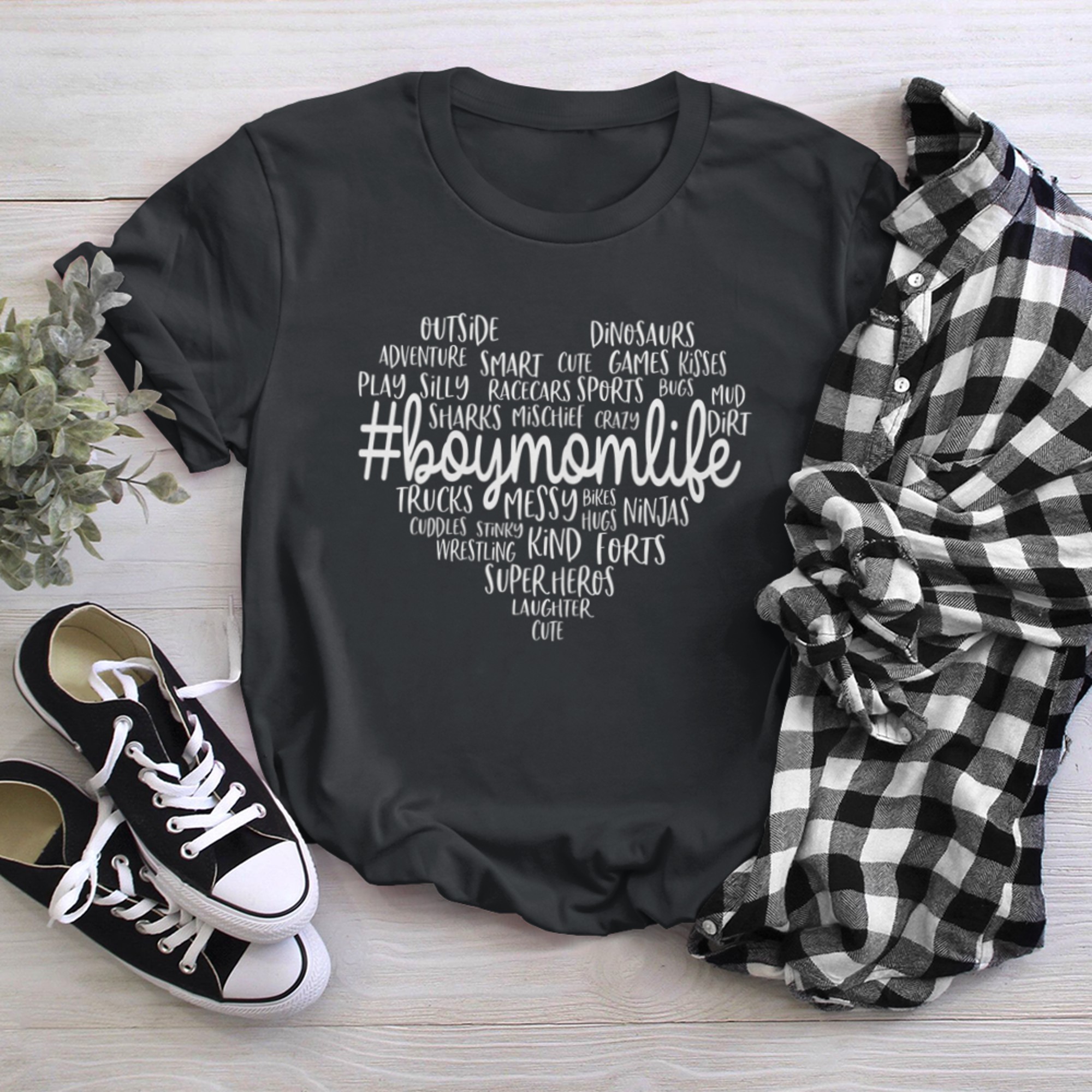 Mom of Cute #BoymomLife Heart - Mom Life t-shirt black