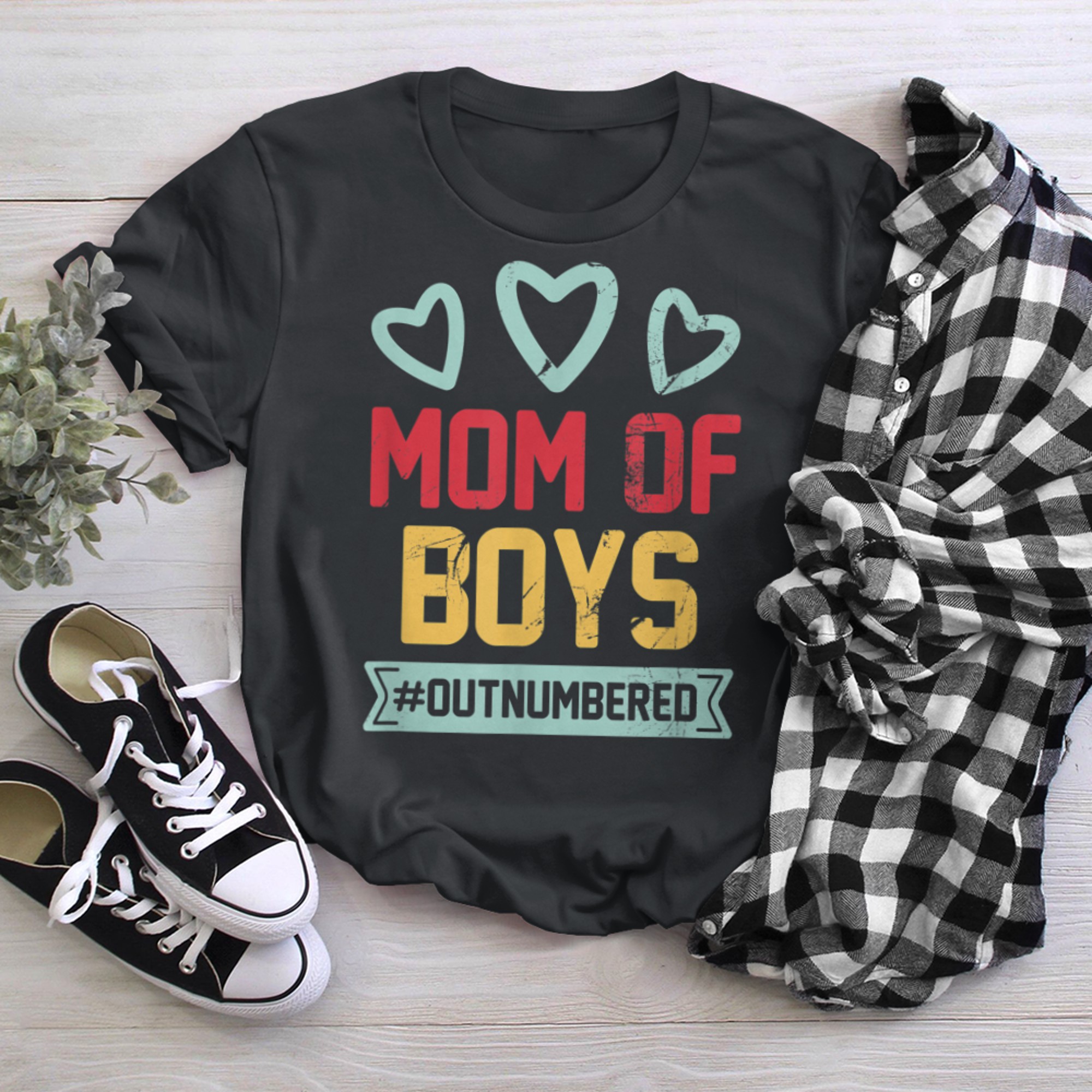 MOM OF #Outnumbered Mom Parents Funny Mothers's Day t-shirt black