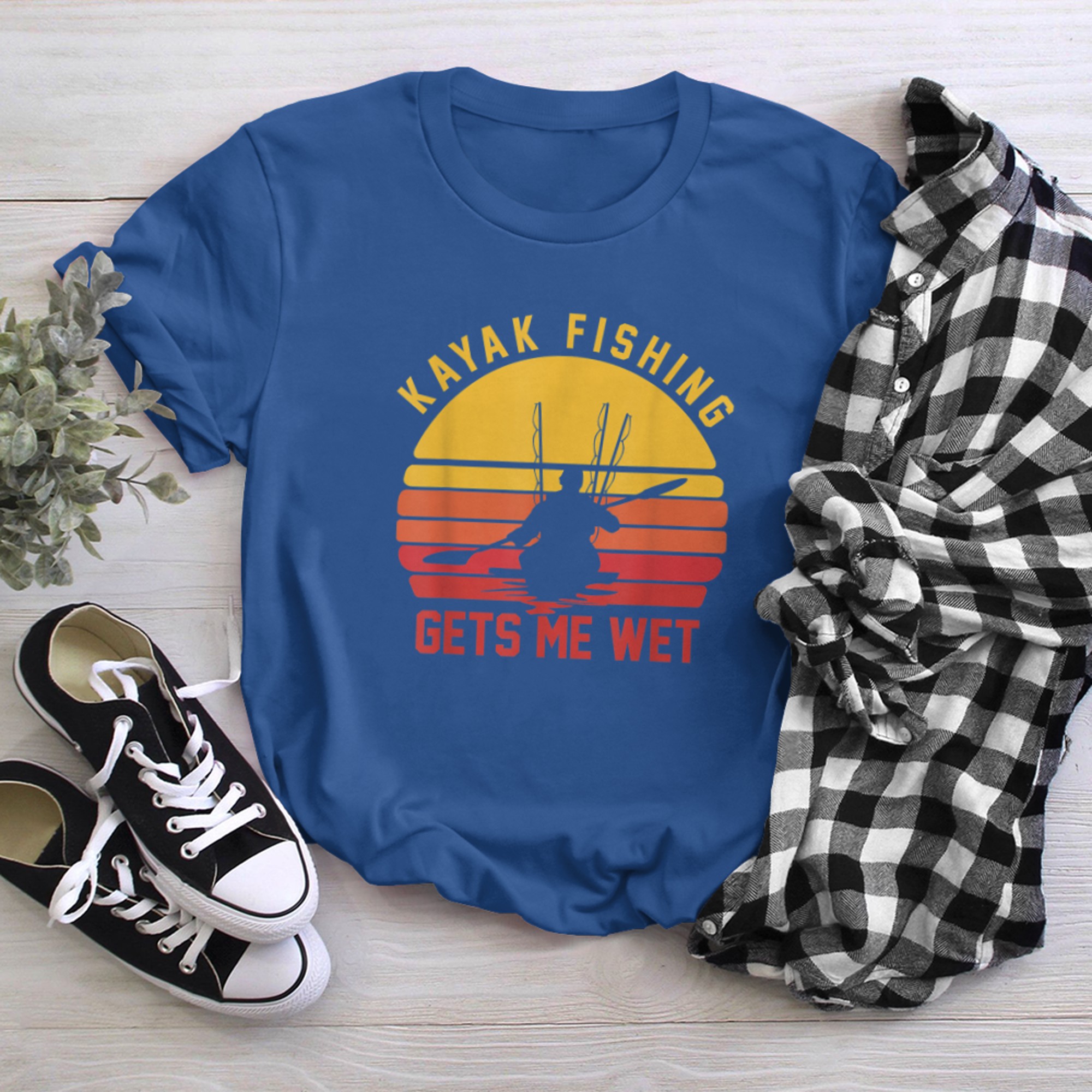 Kayak Fishing Gets Me Wet Vintage Retro Kayaking t-shirt black