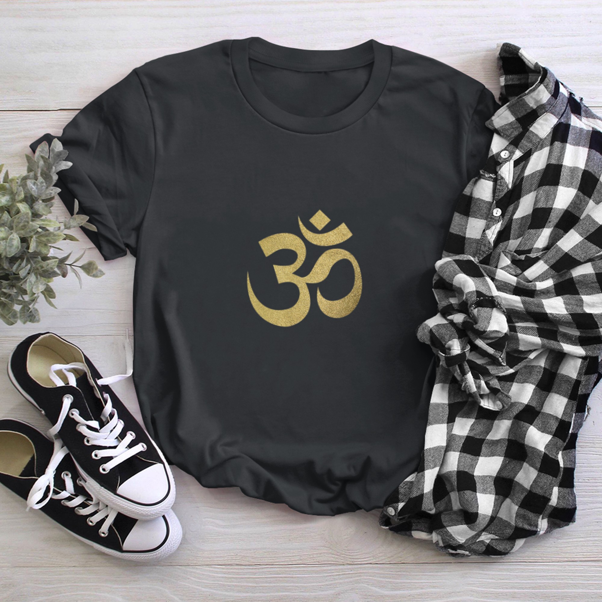 Golden Om Spiritual Symbol Yoga Meditation Ohm t-shirt black