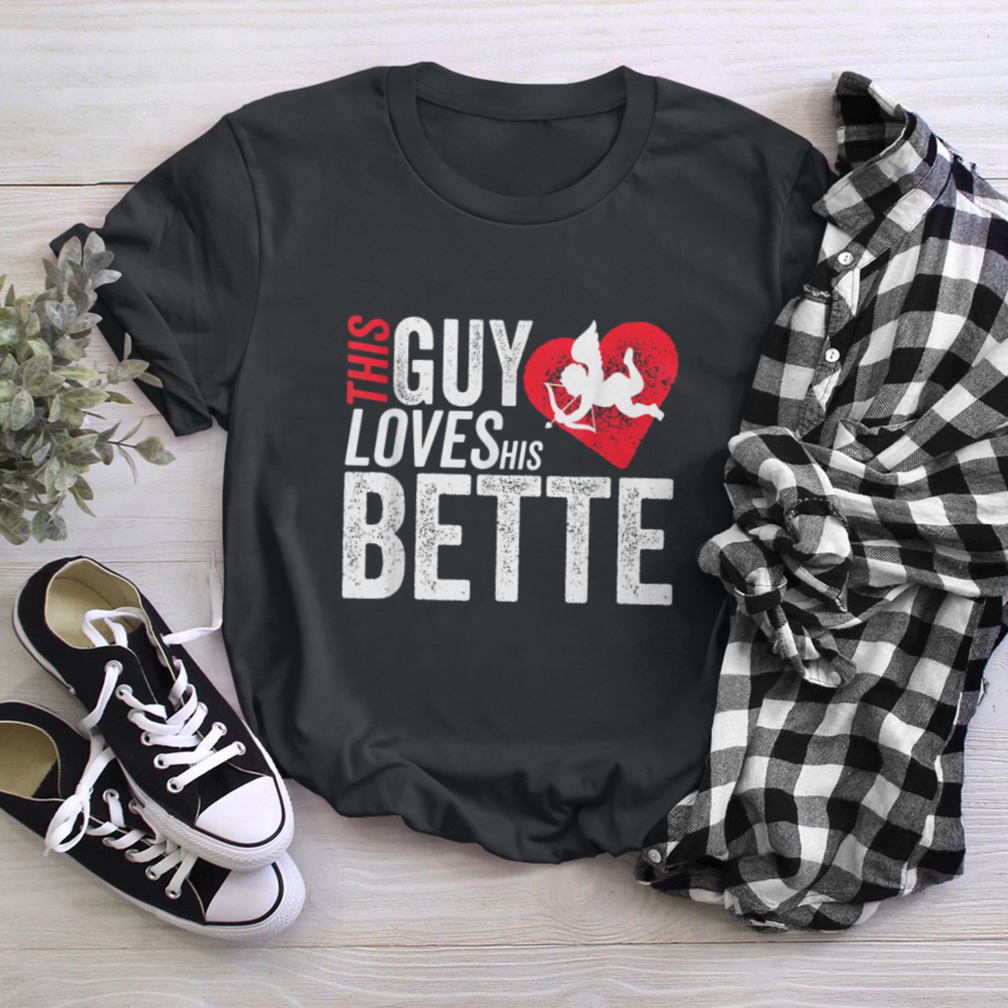 Mens This guy loves his BETTE valentine Anniversary Cupid Heart t-shirt black