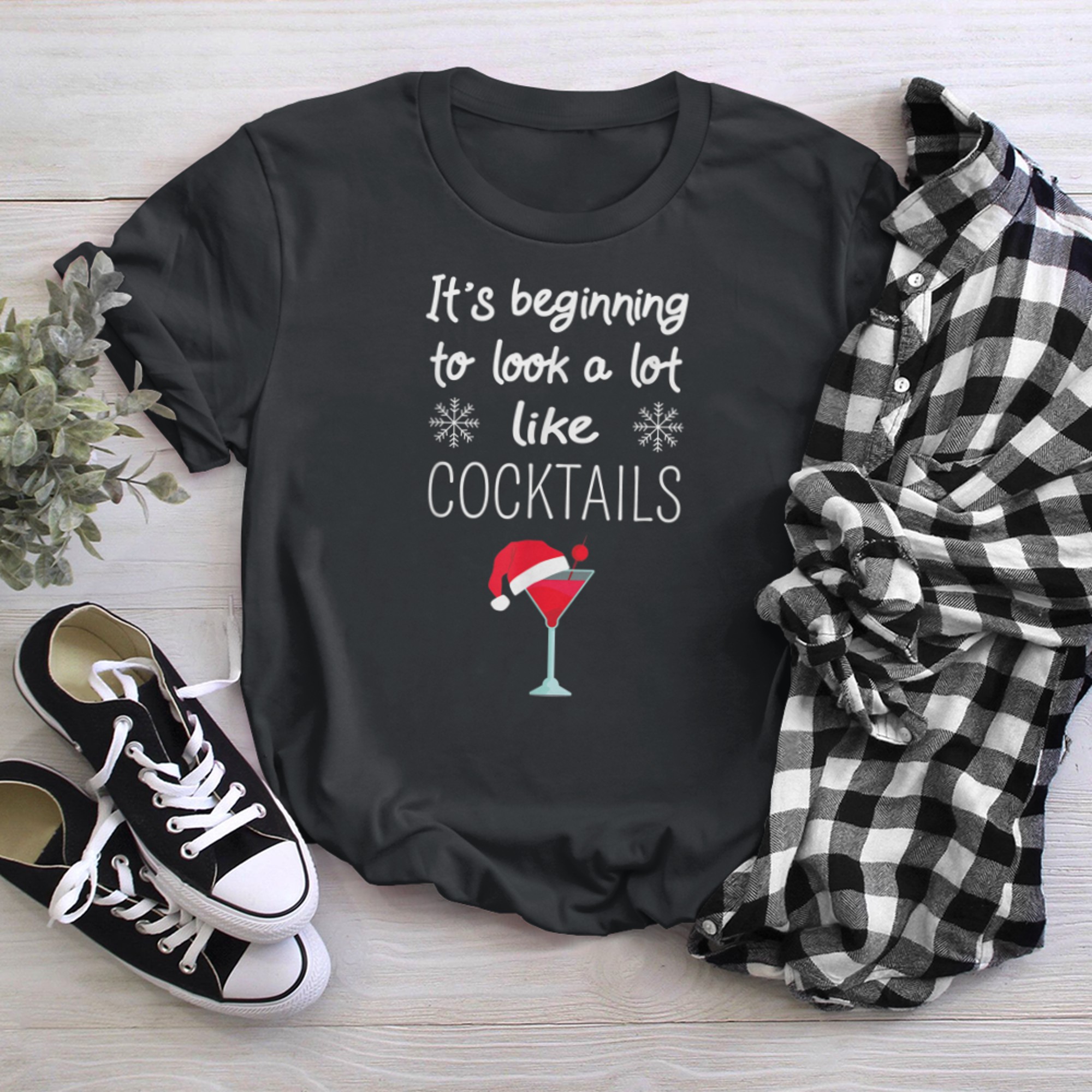 It's Beginning To Look A Lot Like Cocktails Christmas Drink (2) t-shirt black