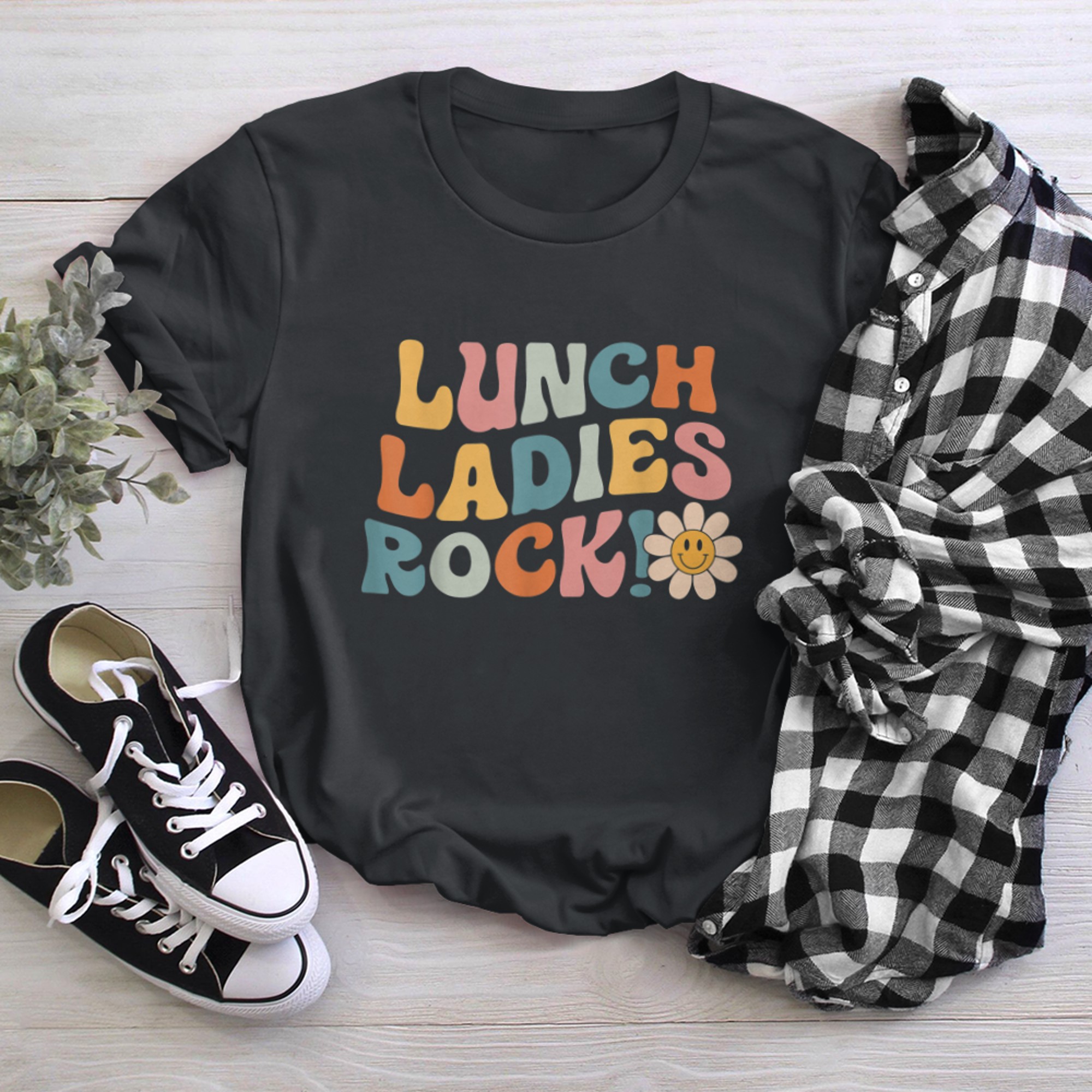 Lunch Ladies Rock! - Retro Lunch Ladies Squad Cafeteria Crew t-shirt black