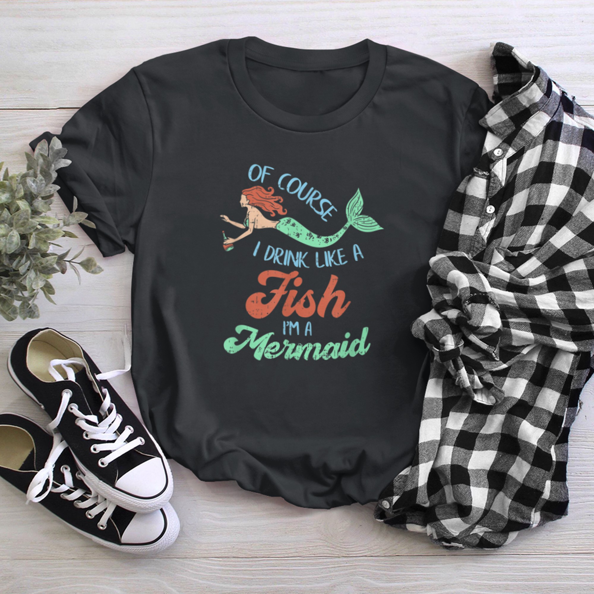 of course I drink like a fish I'm a mermaid t-shirt black