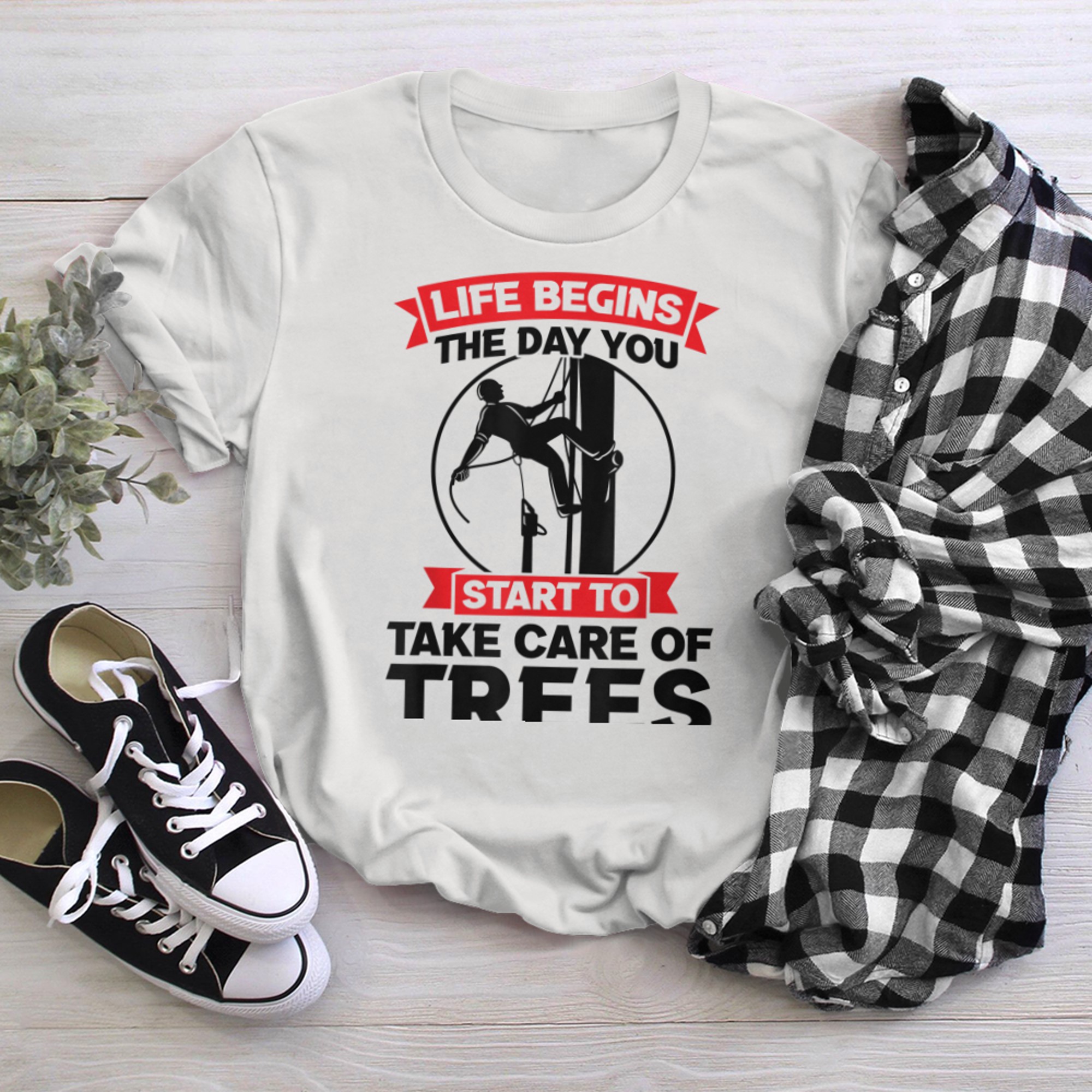 Mens life begins the day you take care of trees Tree climber (1) t-shirt white