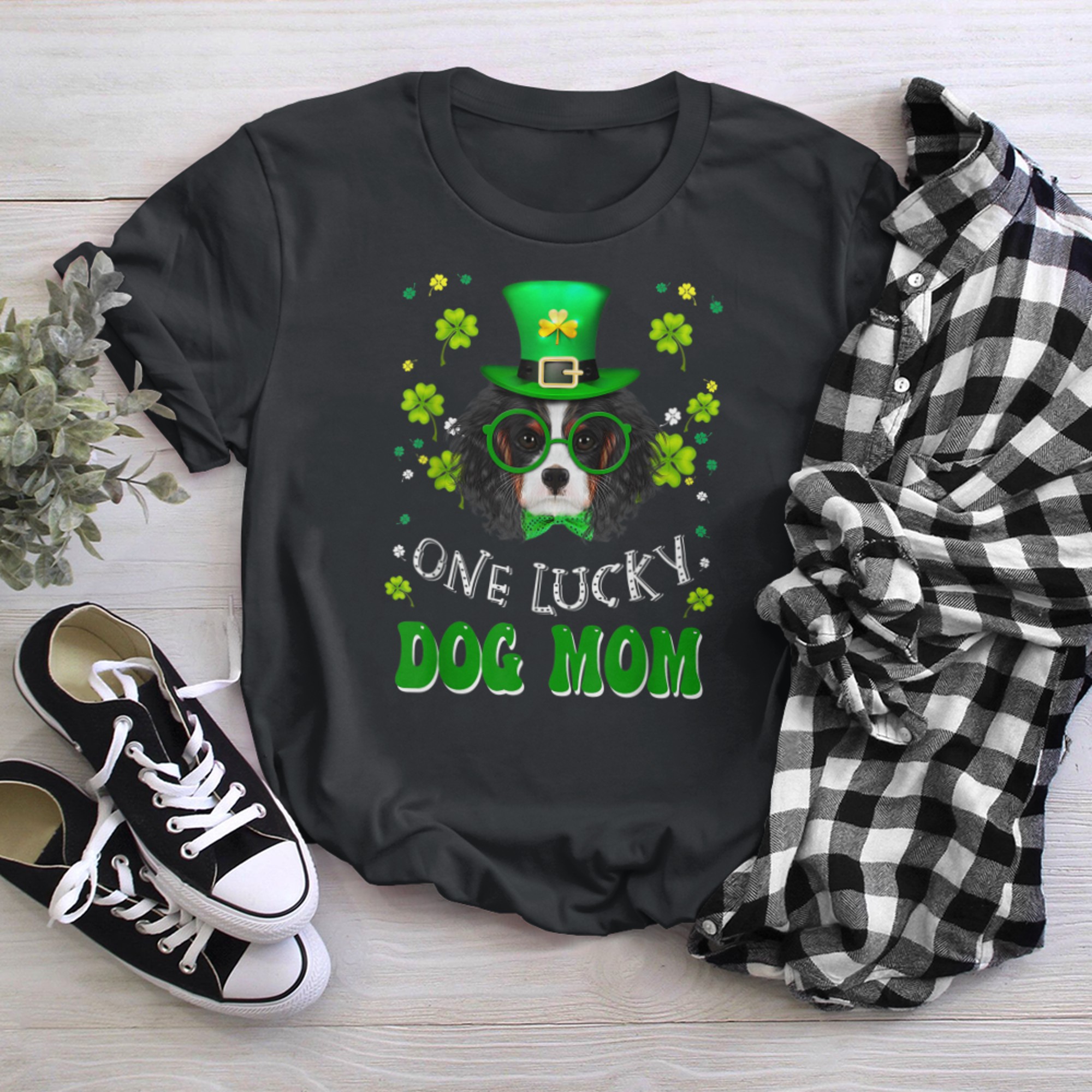 Cavalier One Lucky Dog Mom Funny Dogs Lover St Patrick's Day t-shirt black