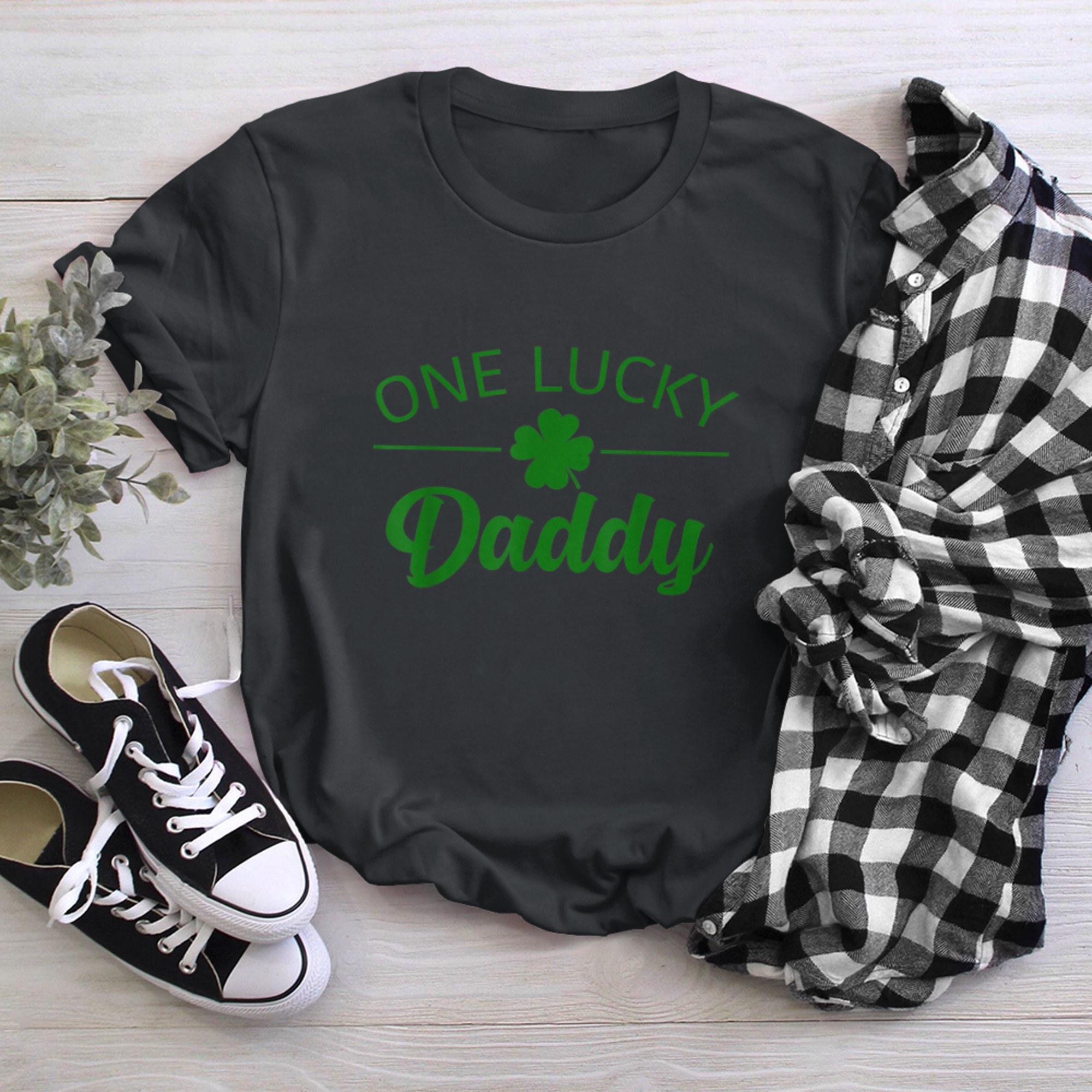 Dad One Lucky Daddy Irish Shamrock Green St Patricks Day t-shirt black