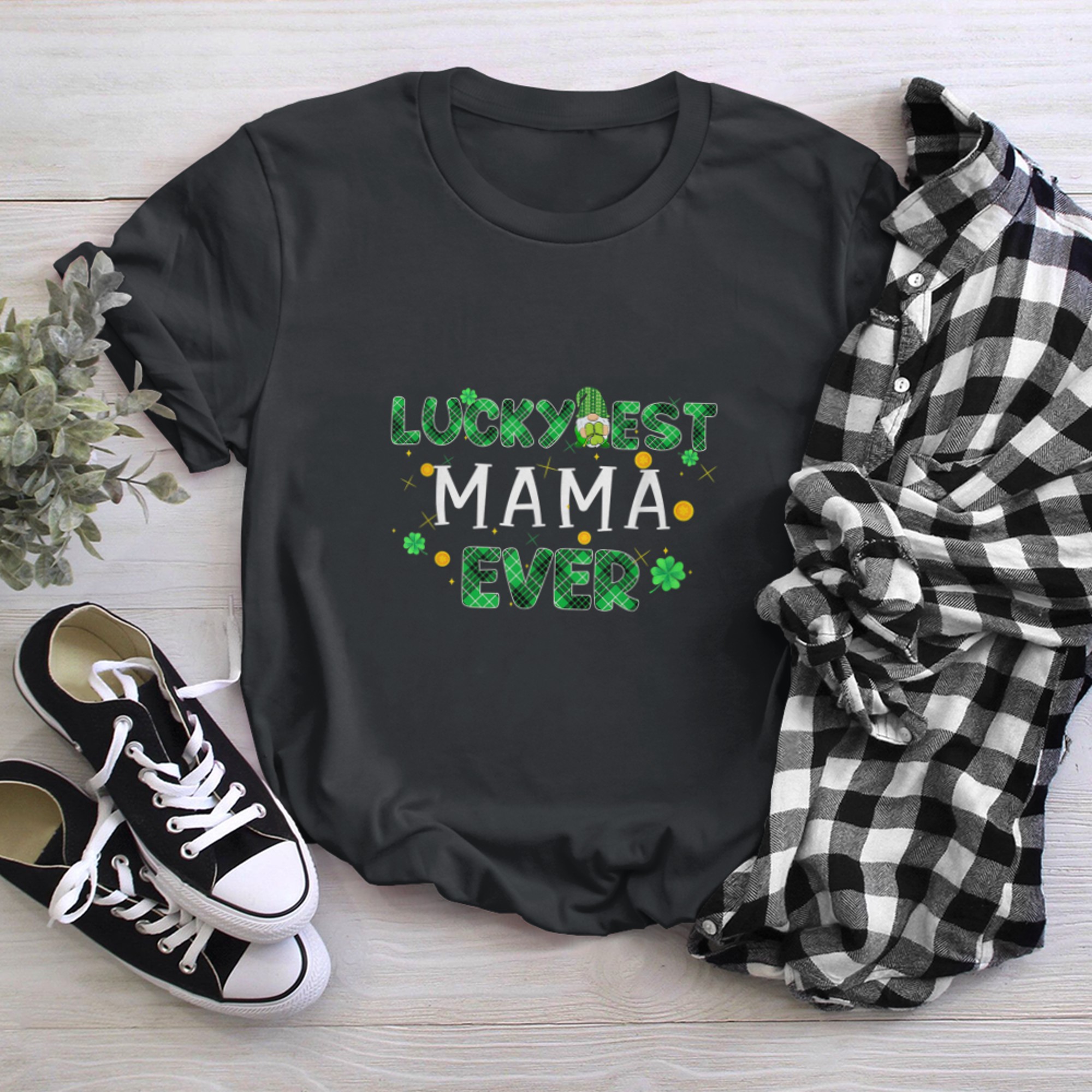 Funny Gnome Lukiest Mama Ever St Patricks Day Shamrock t-shirt black