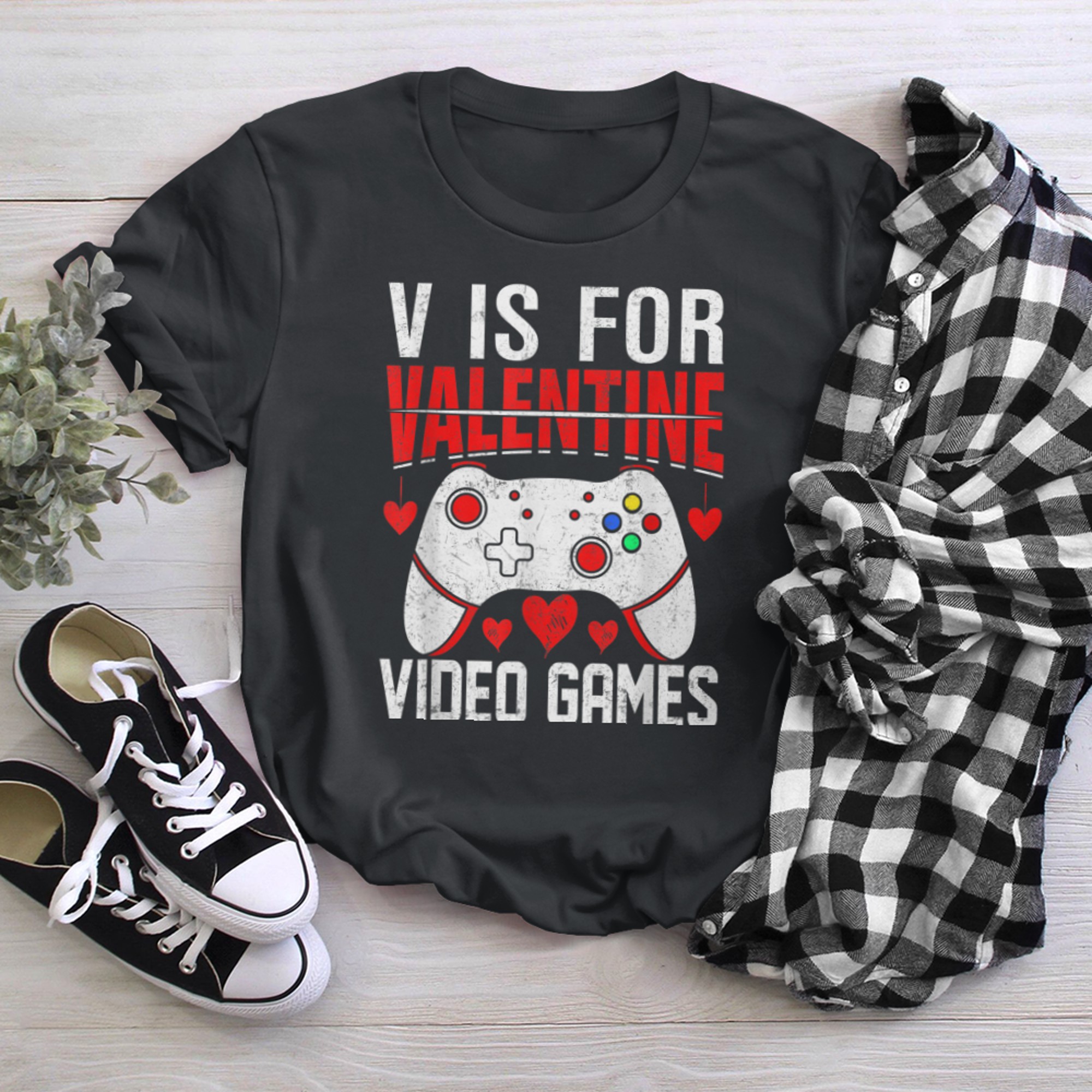 Funny V-is for Video Games -Valentine Heart Valentines Day t-shirt black