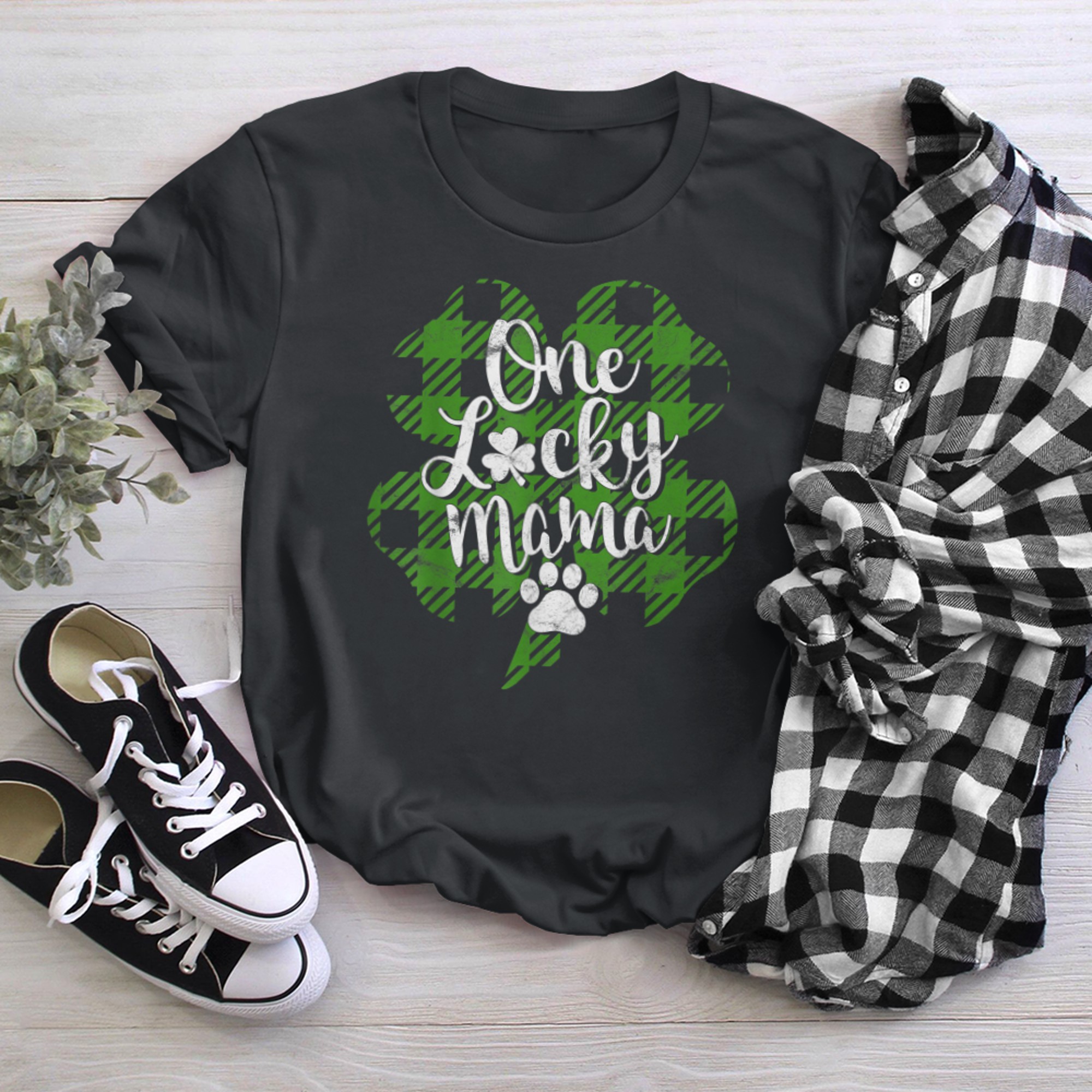 Green Buffalo Plaid Dog Mom St Patricks Day One Lucky Mama t-shirt black