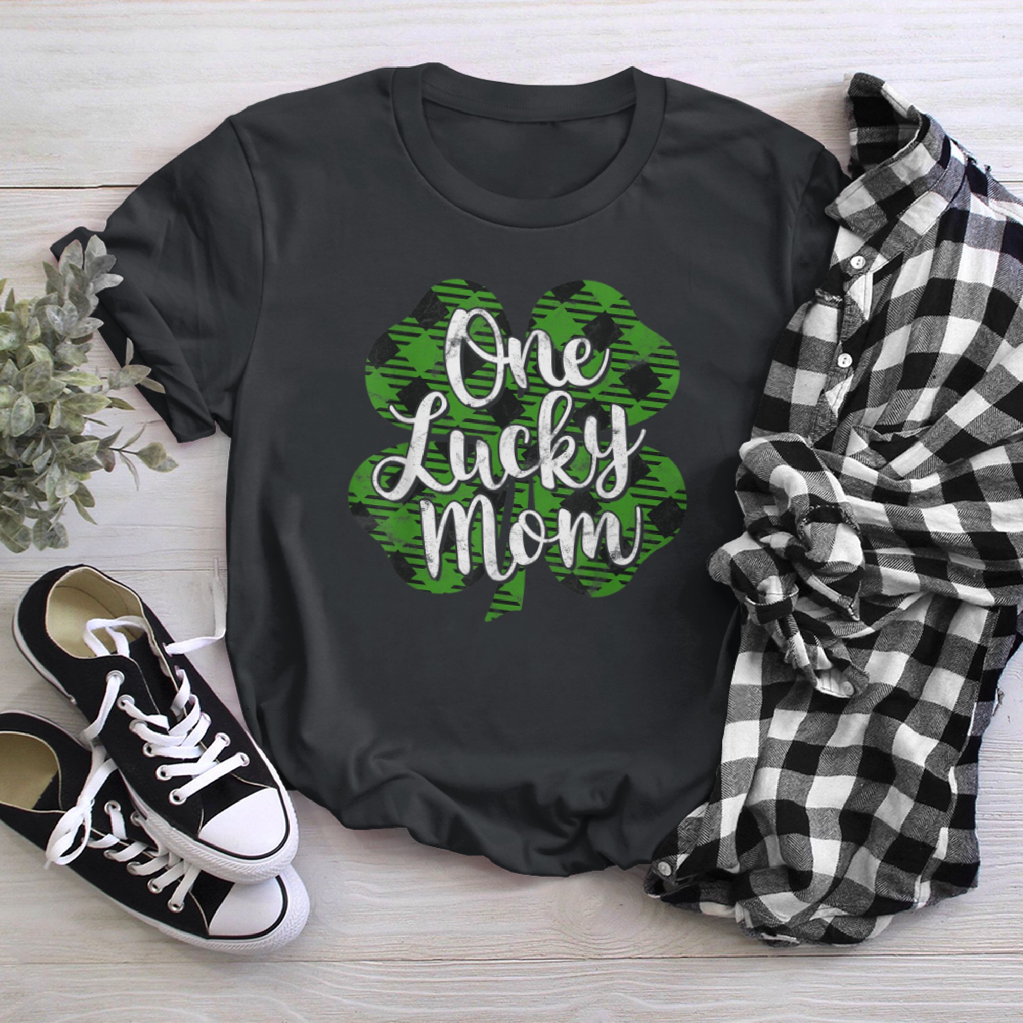 Green Buffalo Plaid Mom St Patricks Day One Lucky Mama t-shirt black