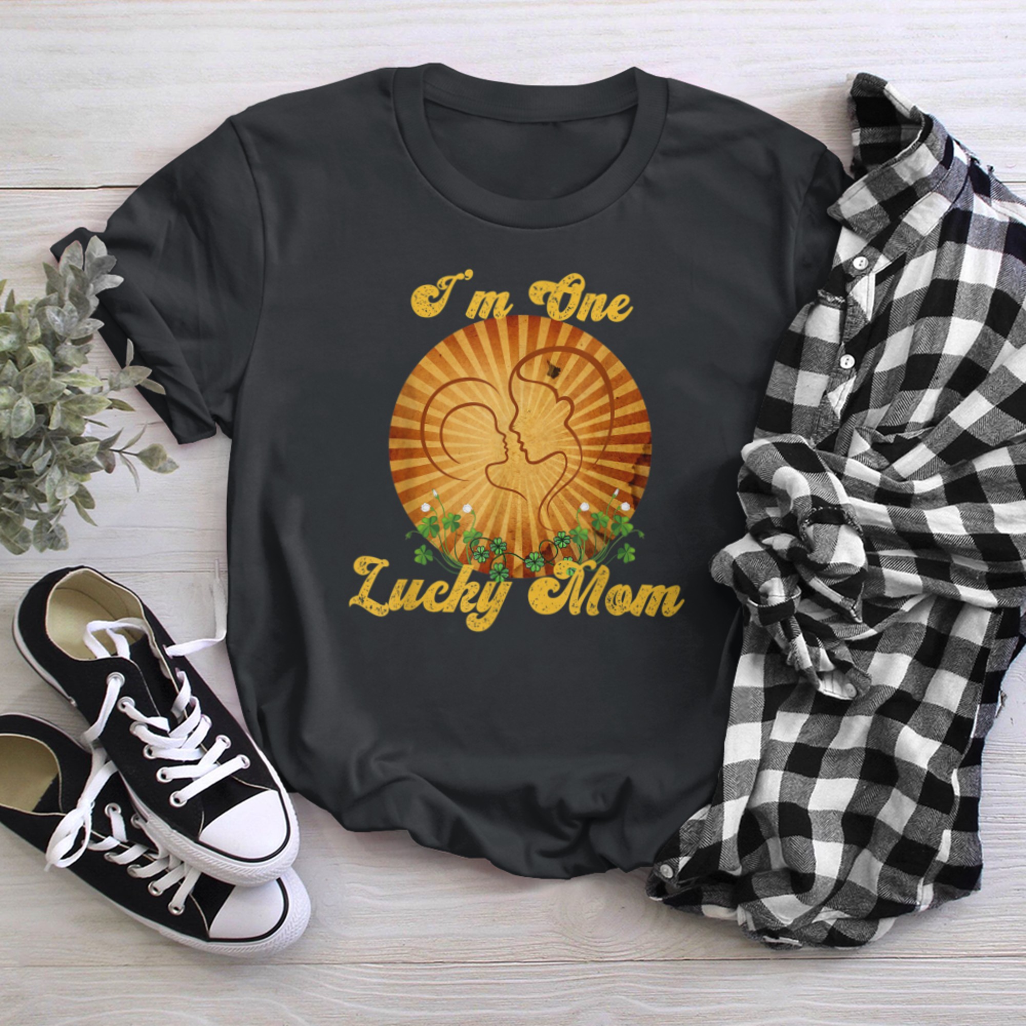 Im One Lucky Mom Saint Patricks Day St Pattys Mama Mother's t-shirt black