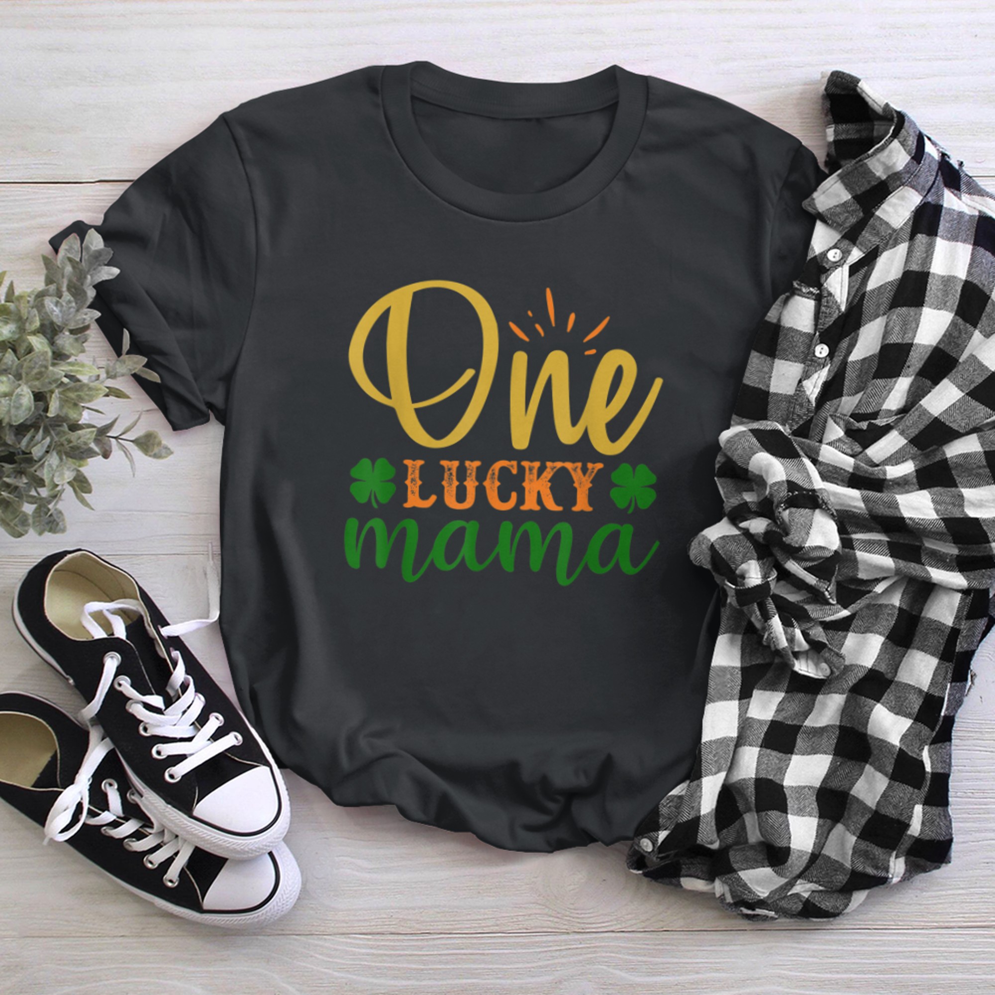 Leopard Shamrock Mothers day One Lucky Mama St Patrick's Day t-shirt black