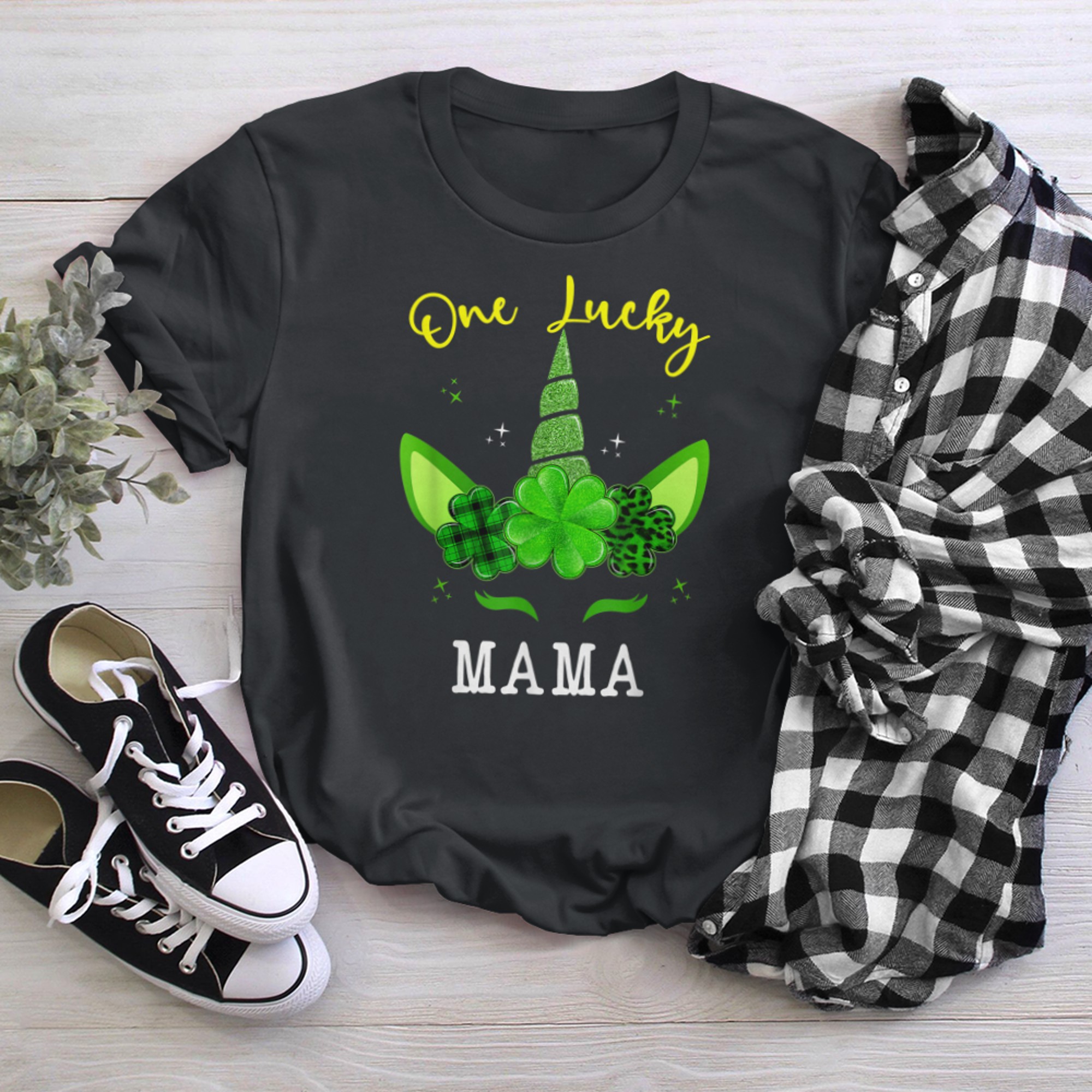 Leopard Shamrock Unicorn One Lucky Mama St Patricks Day t-shirt black