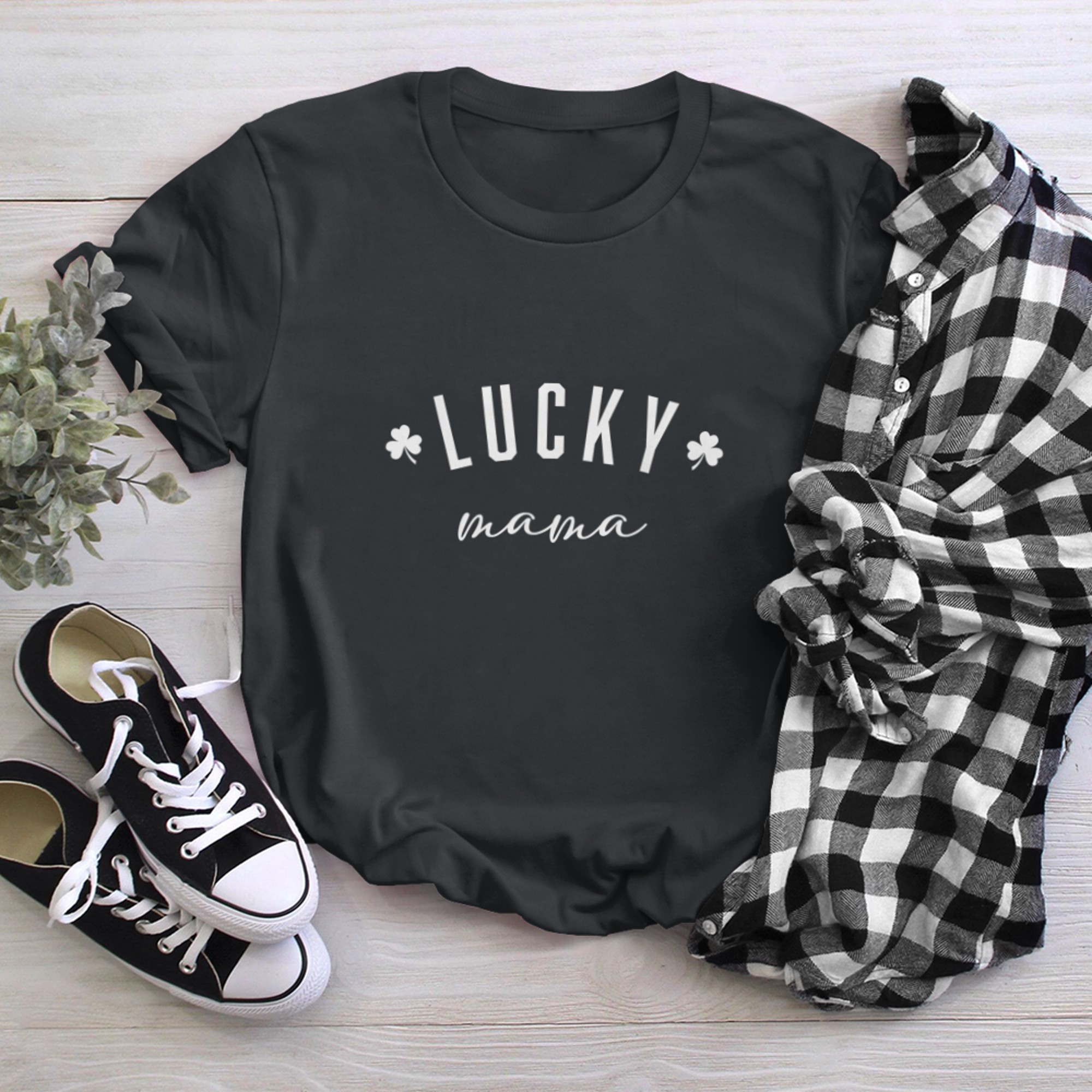 Lucky Mama St Patricks Day Shamrocks Women t-shirt black