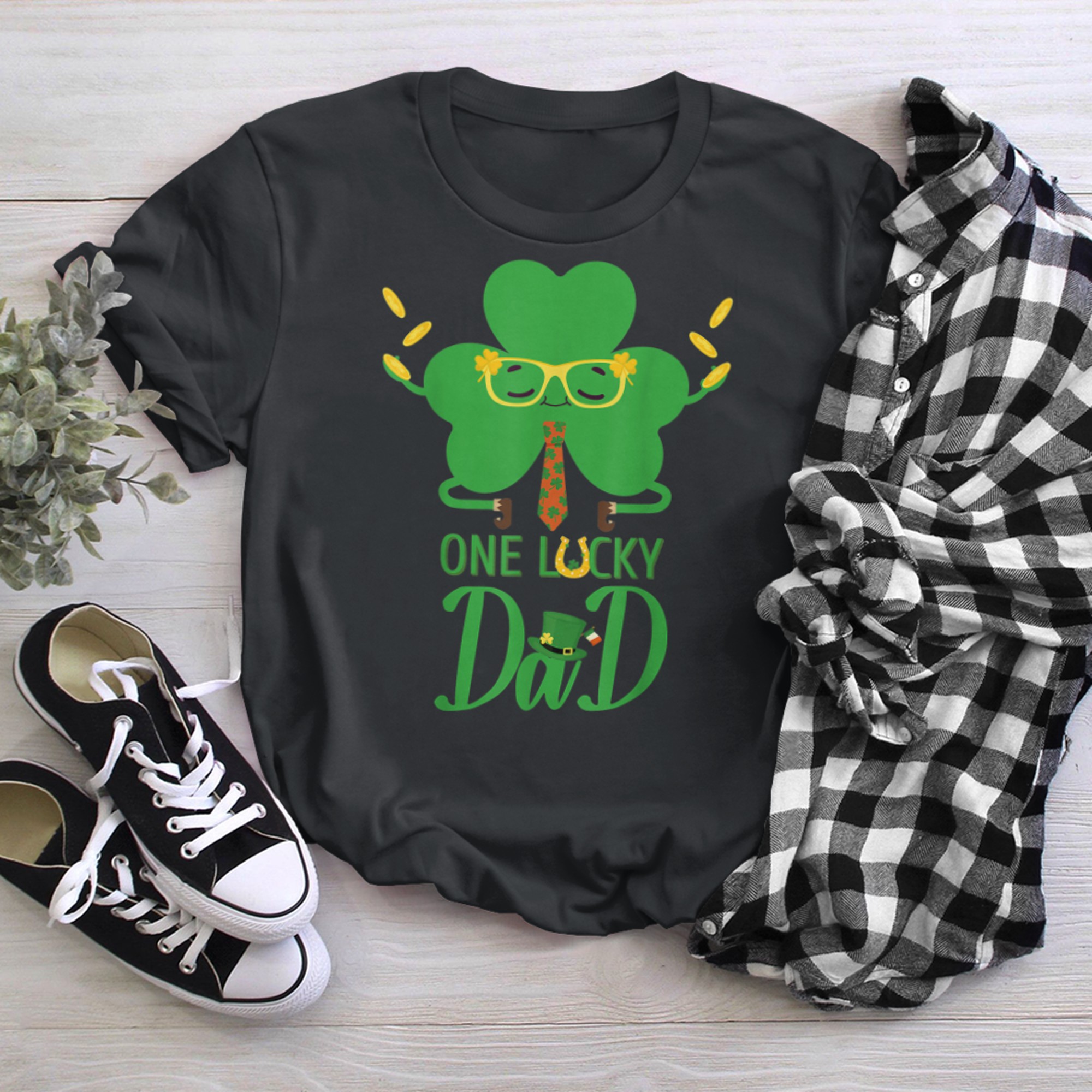 Mens Funny One Lucky Dad, St Patrick's Day, Irish Flag, Hat Clove t-shirt black