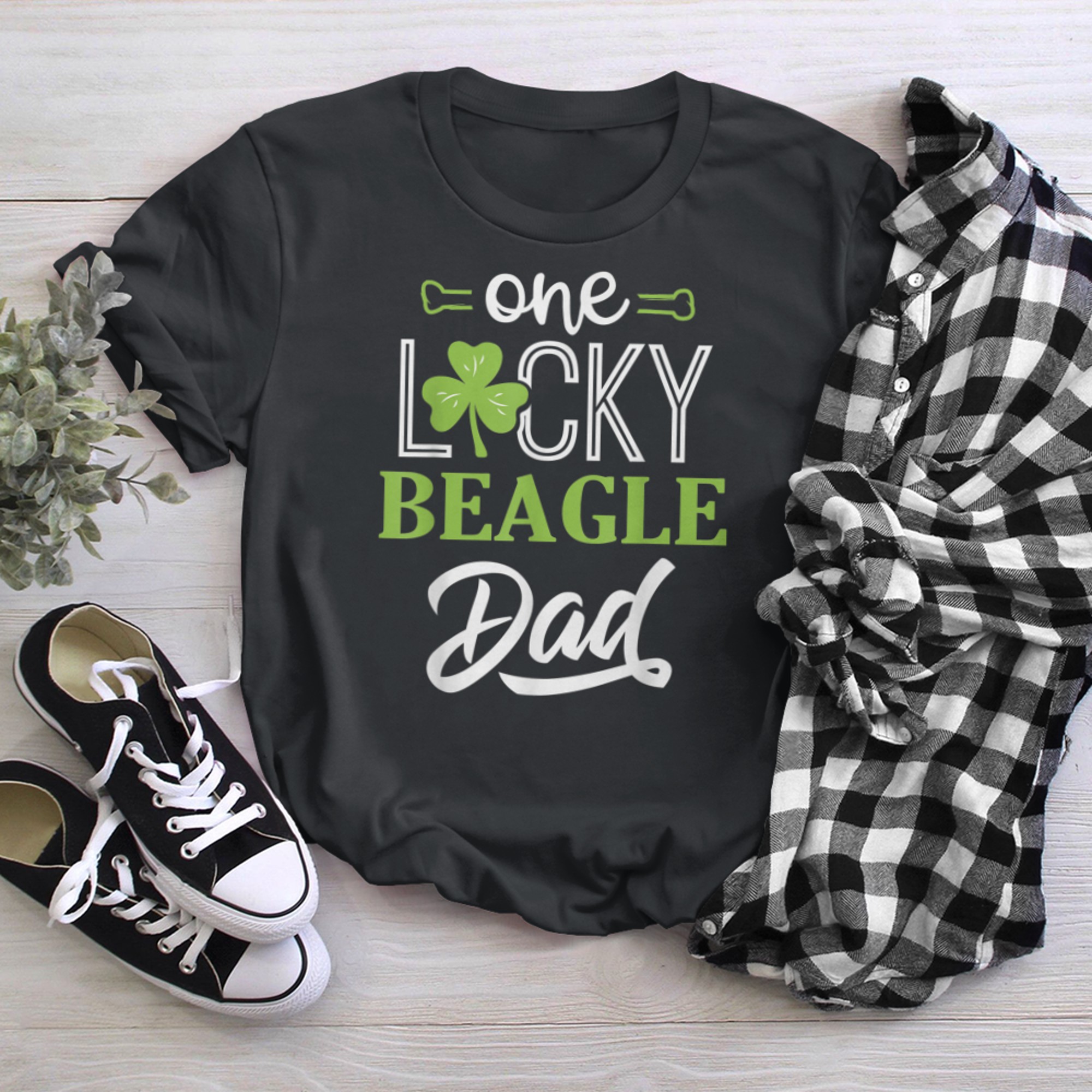 Mens One Lucky Beagle Dog Dad Shirt St Patricks Day t-shirt black