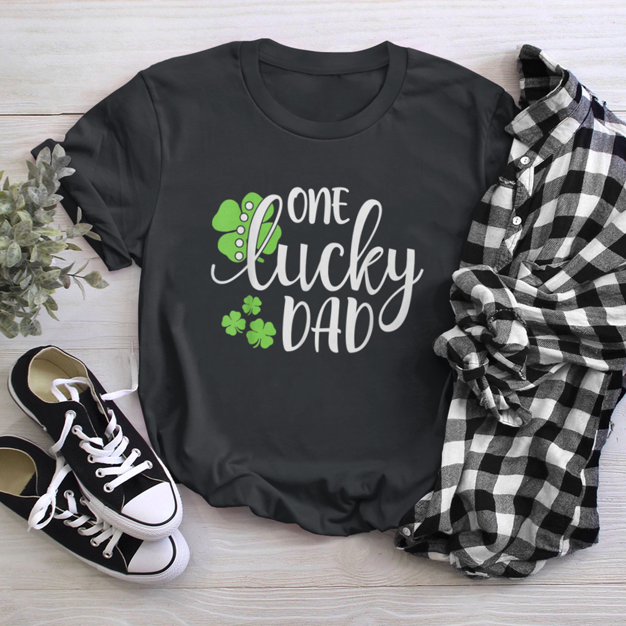 Mens One Lucky Dad St Patricks Day Funny Daddy t-shirt black