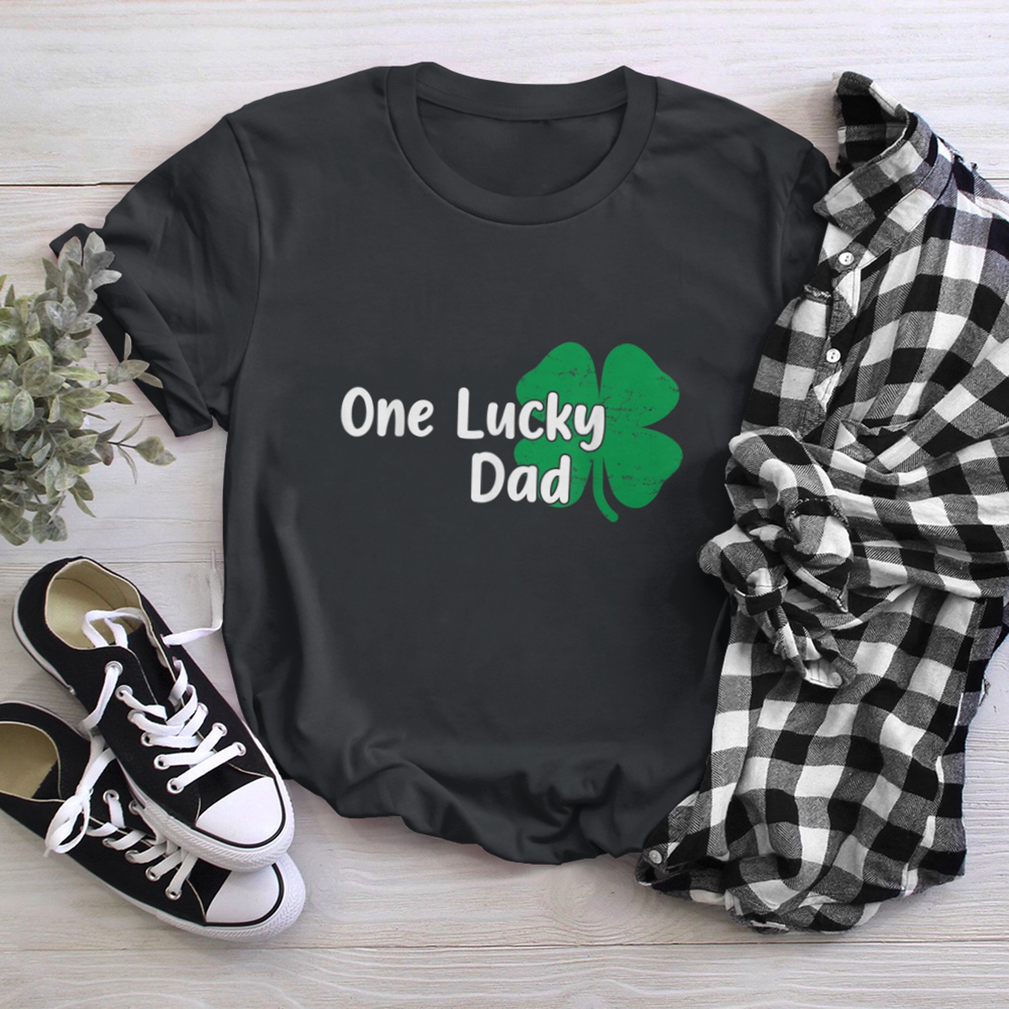 Men's One Lucky Dad St Patricks Day Shamrock Mothers t-shirt black