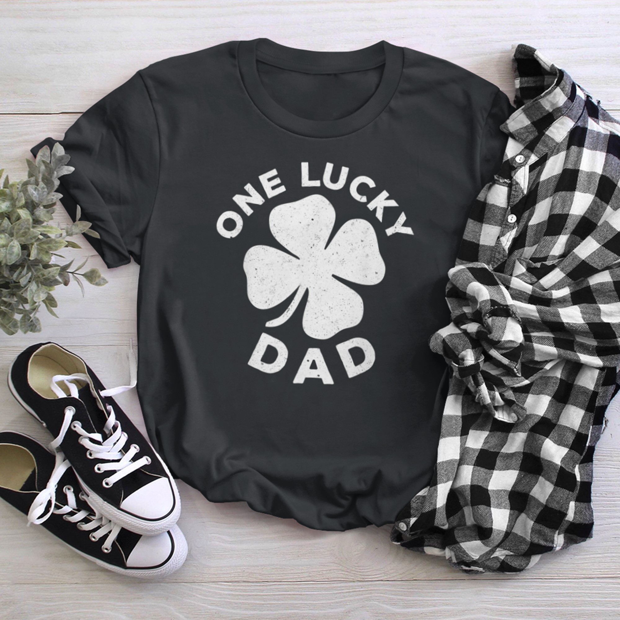 Mens One Lucky Dad T-Shirt Vintage St Patrick Day Shirt (1) t-shirt black