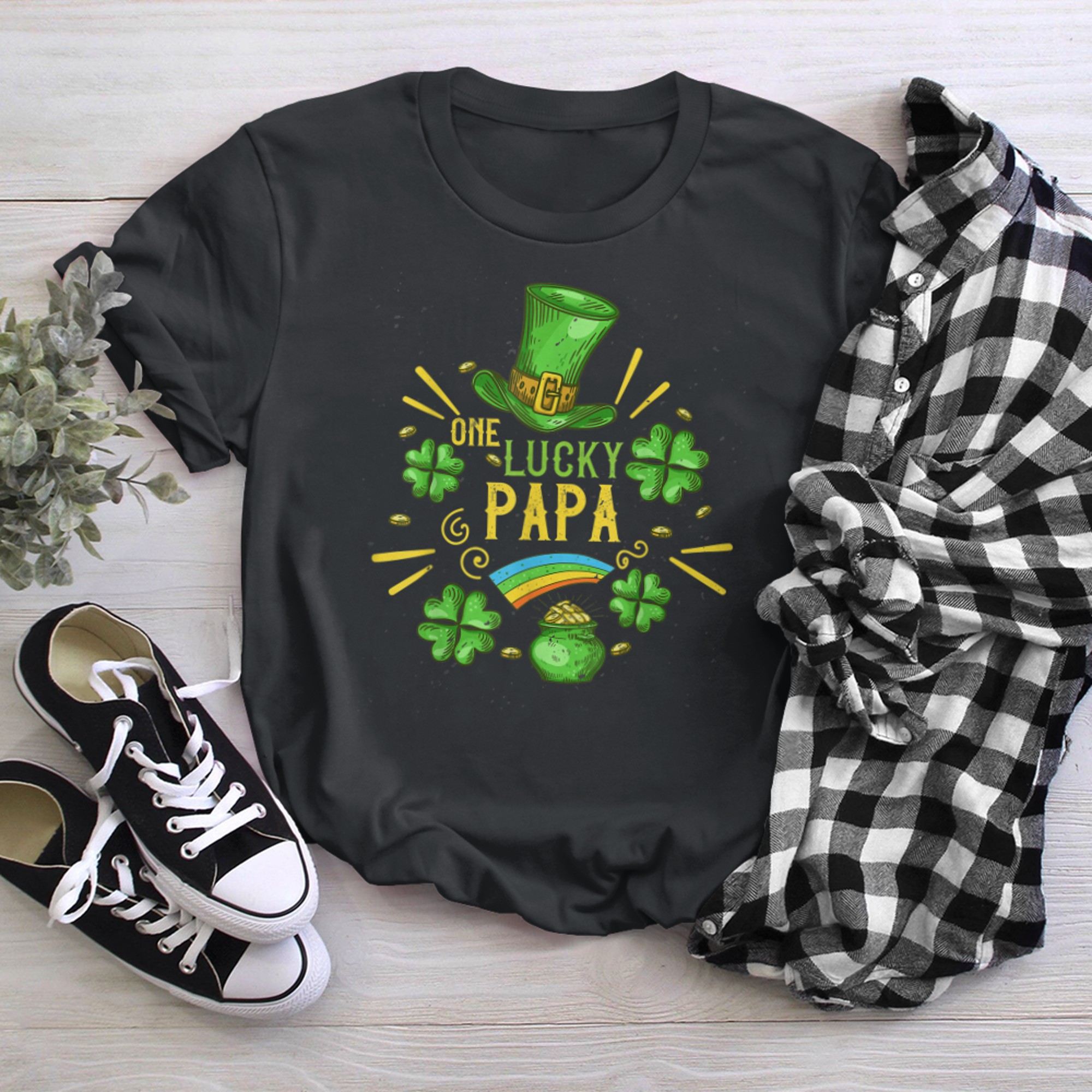 Mens One Lucky Papa Shamrock Funny for Dad St. Patrick's Day t-shirt black