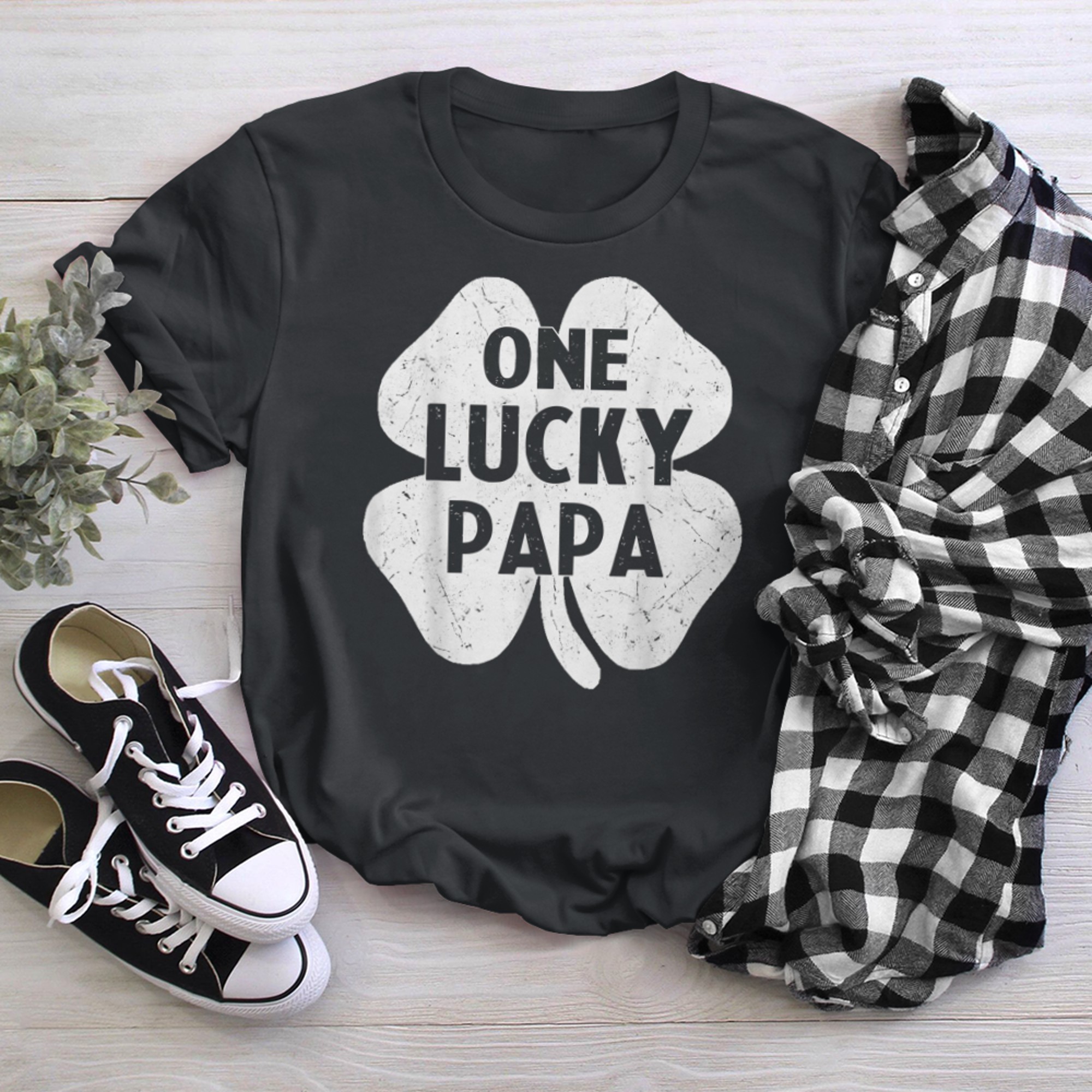 Mens One Lucky Papa St. Patricks Day Funny Shamrock Dad Father t-shirt black