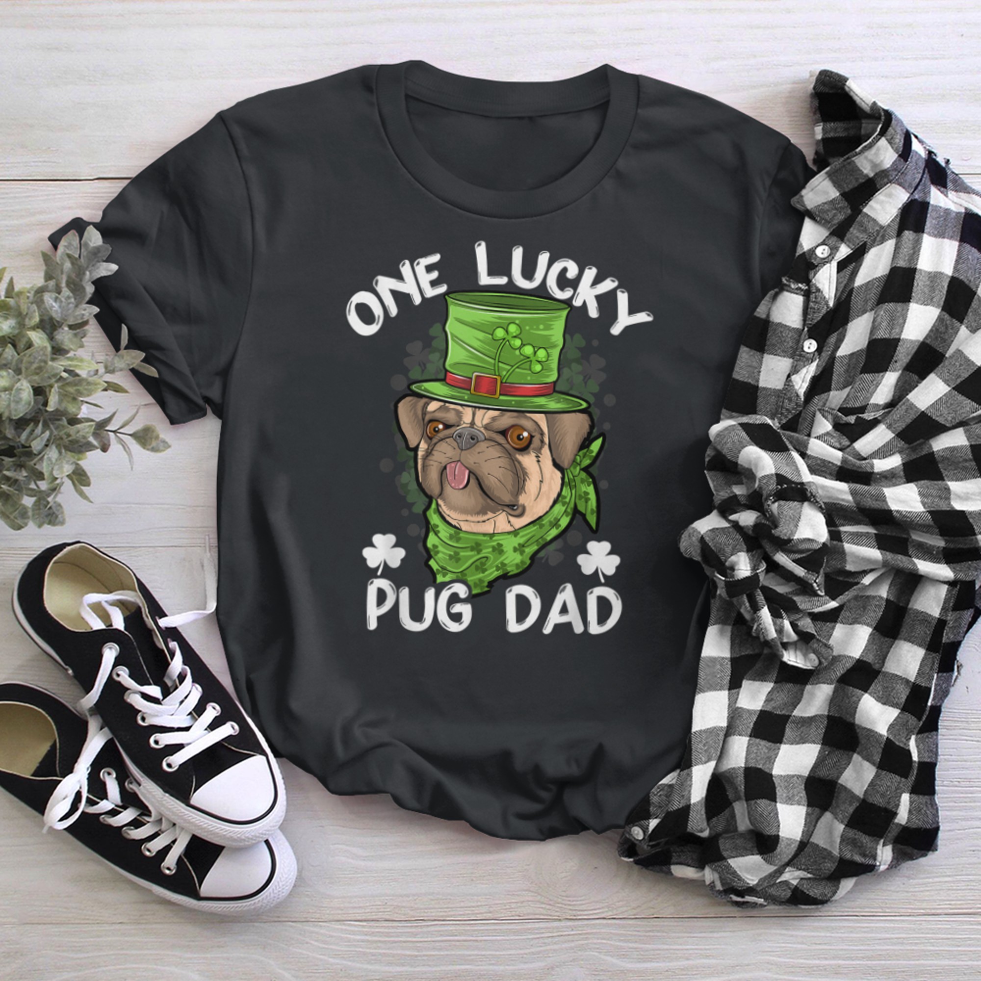 Mens St Patricks Day For Dog Dad One Lucky Pug Dad For Men t-shirt black