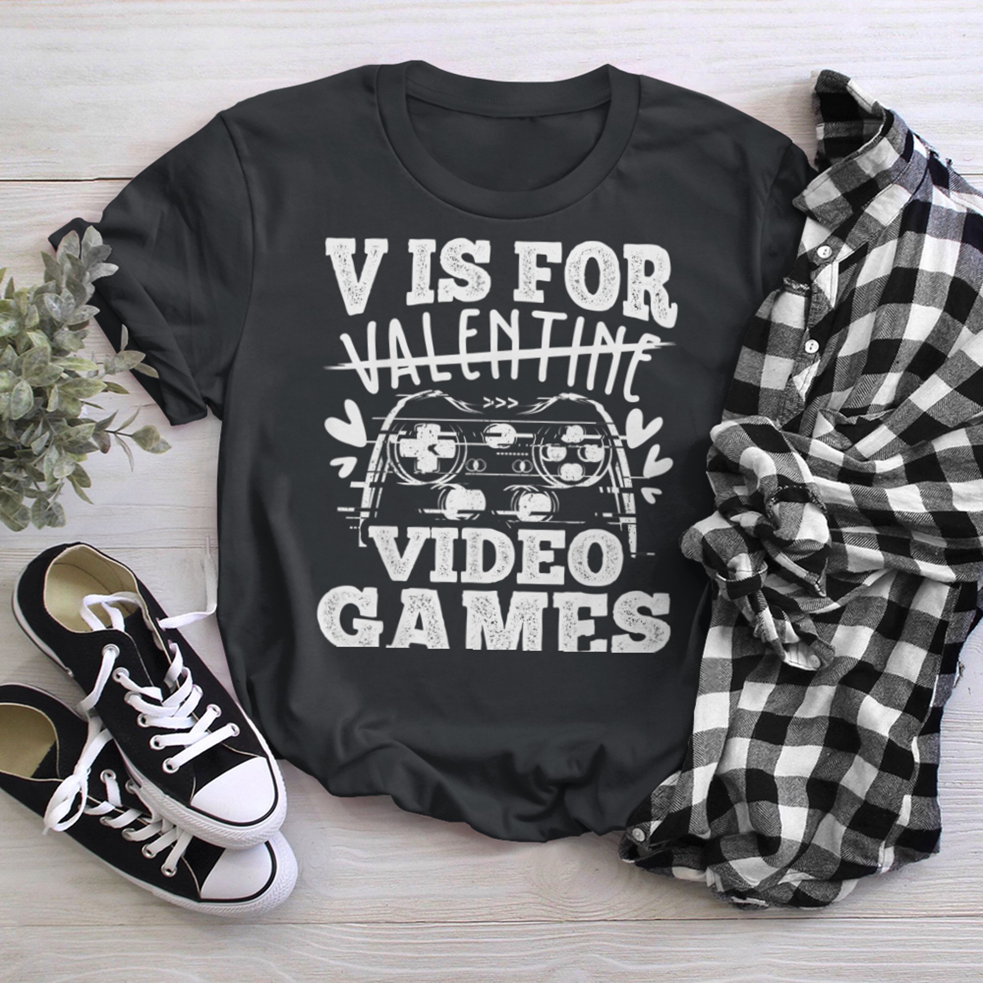 V Is For Valentine Video Games Funny Gamers Cute Heart t-shirt black