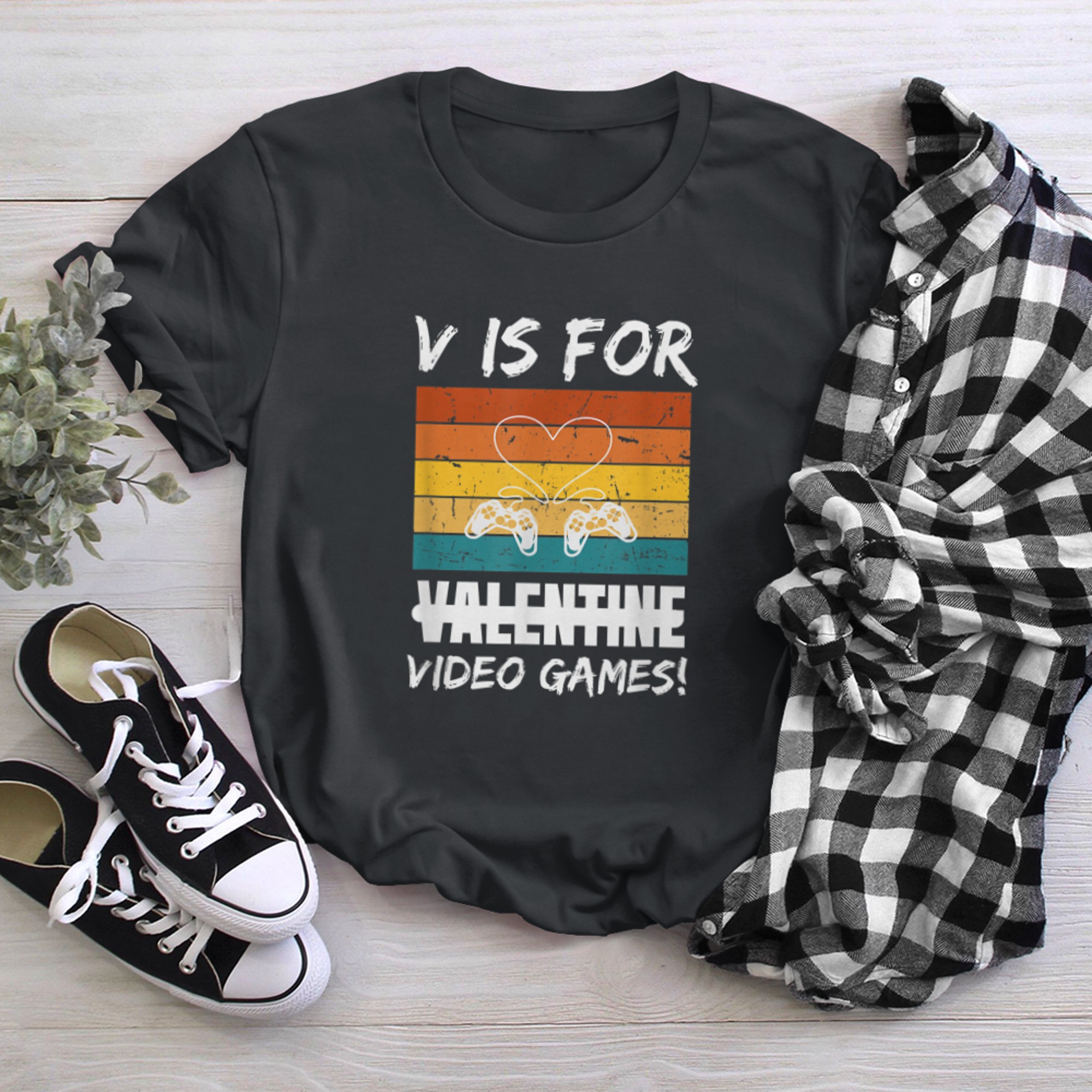 V Is For Video Games - Valentine's Day For Gamers t-shirt black