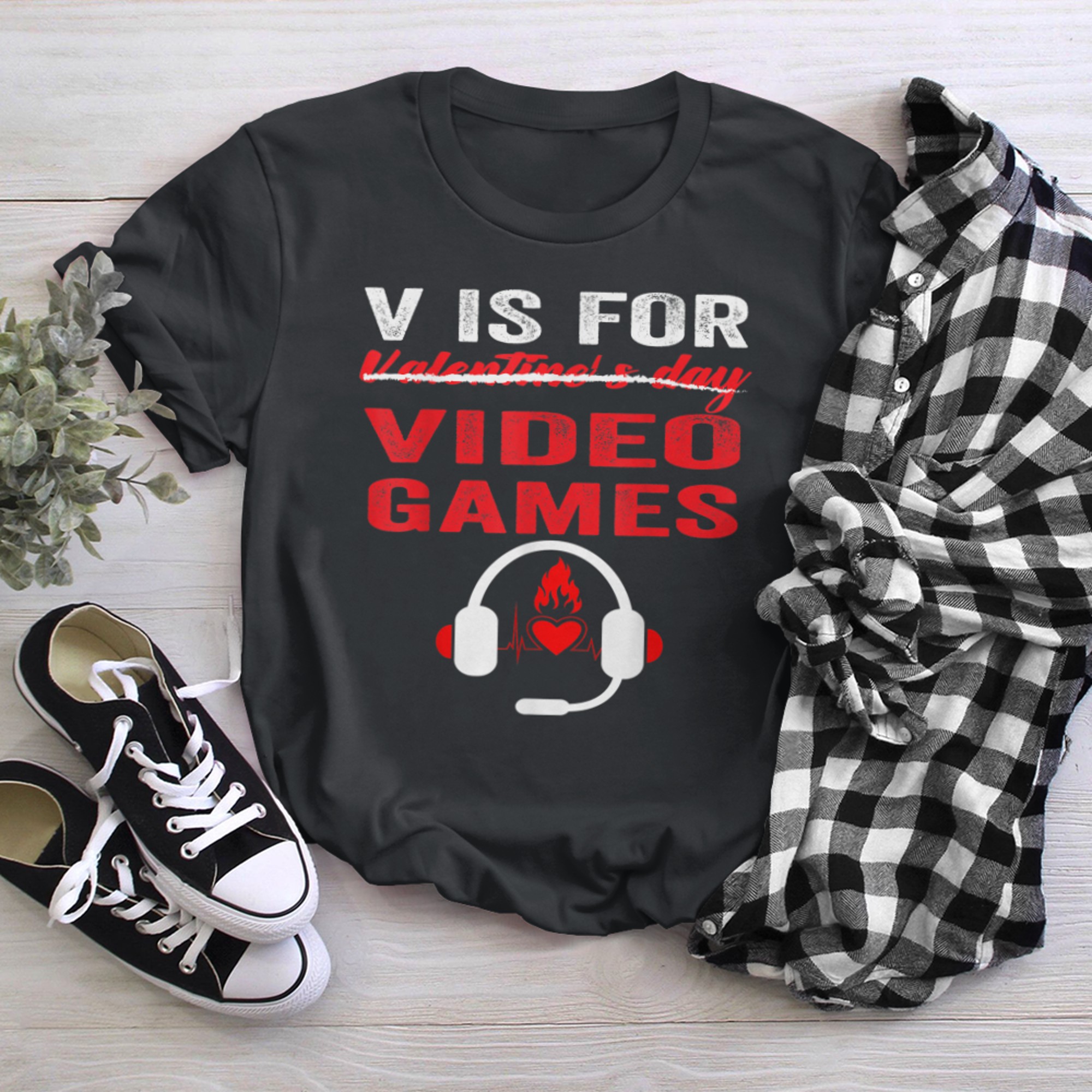 V is for video games funny saint valentines gamers girls boy t-shirt black