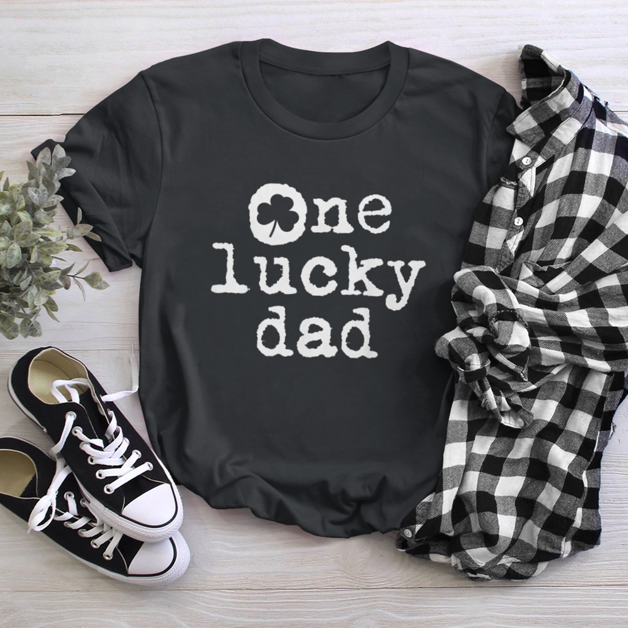 Mens St Patricks Day Shamrock for New Daddy One Lucky Dad t-shirt black