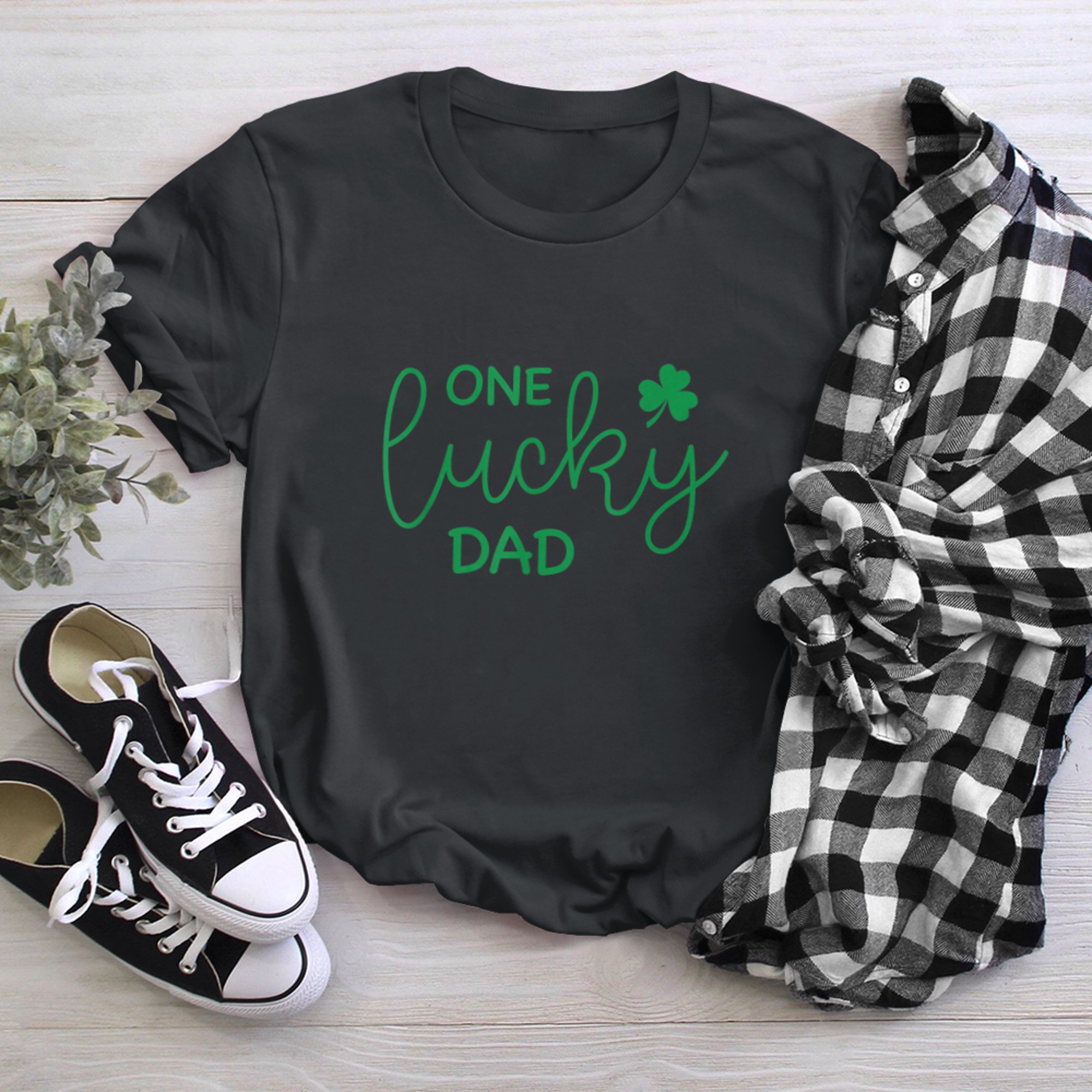 Mens St Patricks Day Shamrock Men One Lucky Dad t-shirt black