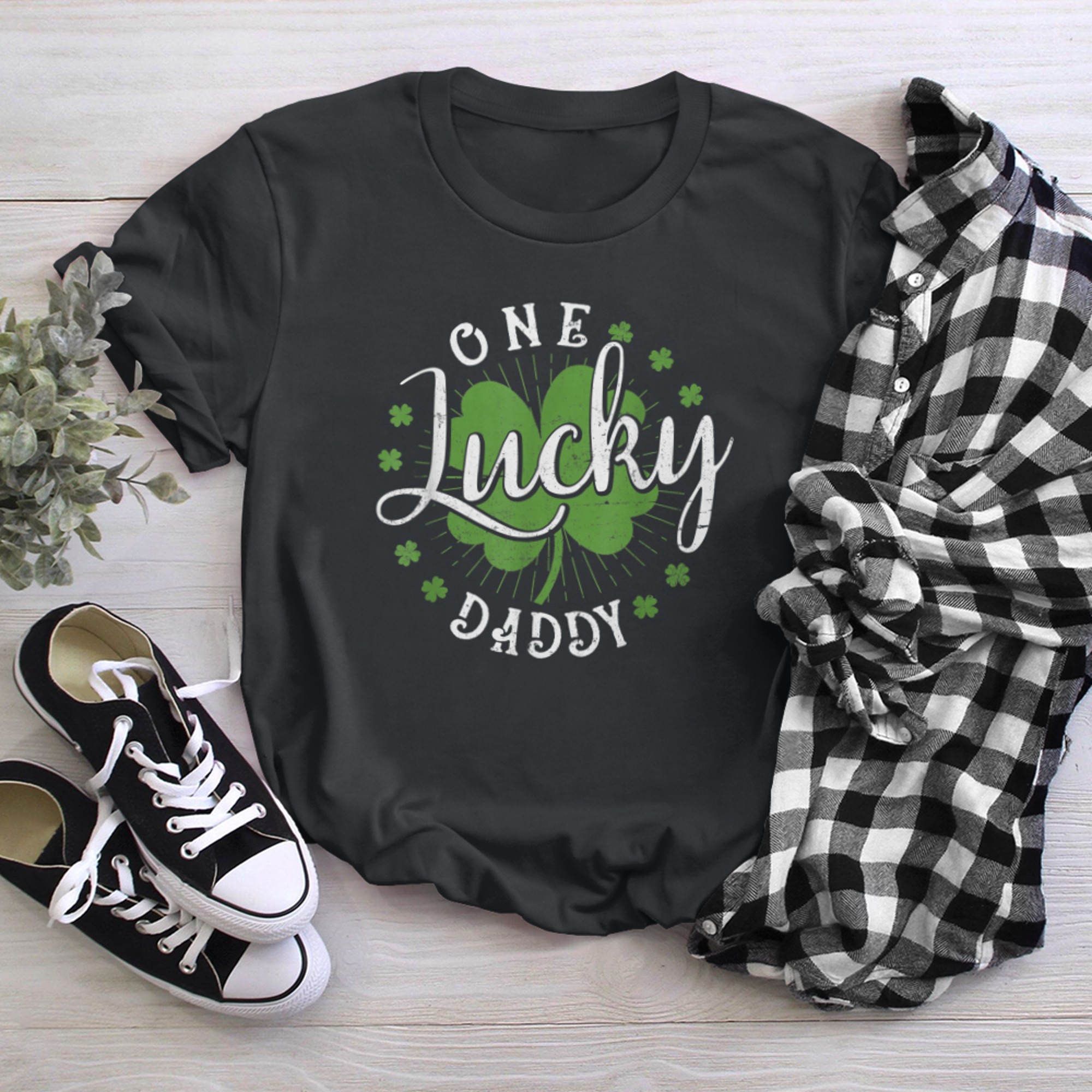 Mens Vintage Shamrock One Lucky Daddy Funny St Patrick's Day Dad t-shirt black