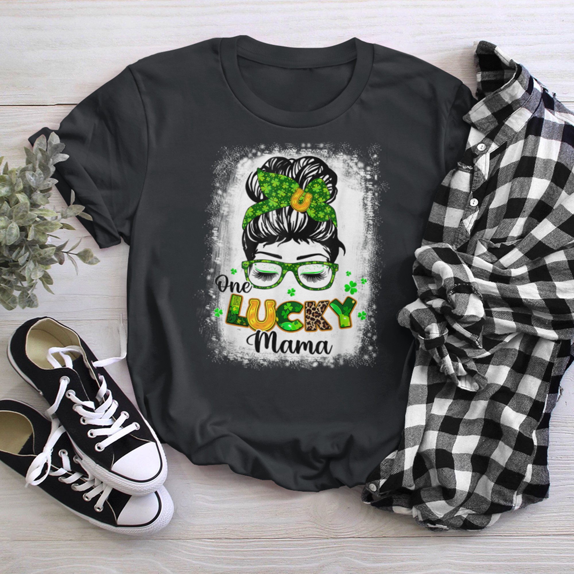 Messy Bun Leopard St Patrick's Day One Lucky Mama Blea.ched (2) t-shirt black