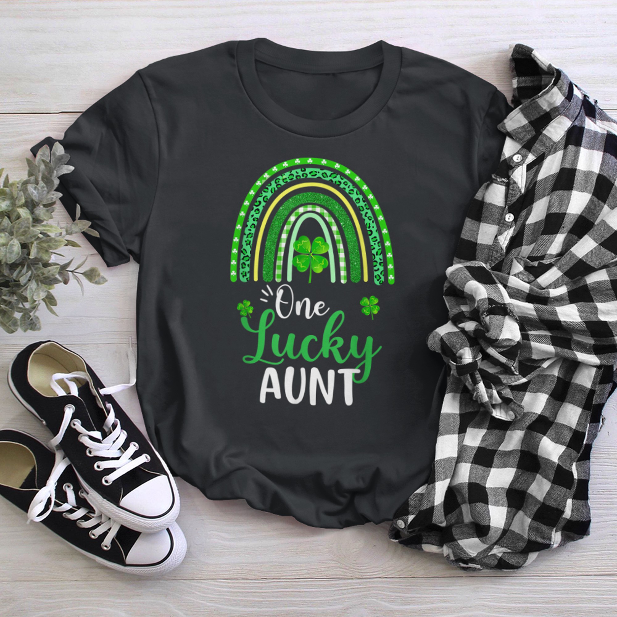 One Lucky Aunt Rainbow Tee St Patricks Day Mom Funny Irish t-shirt black