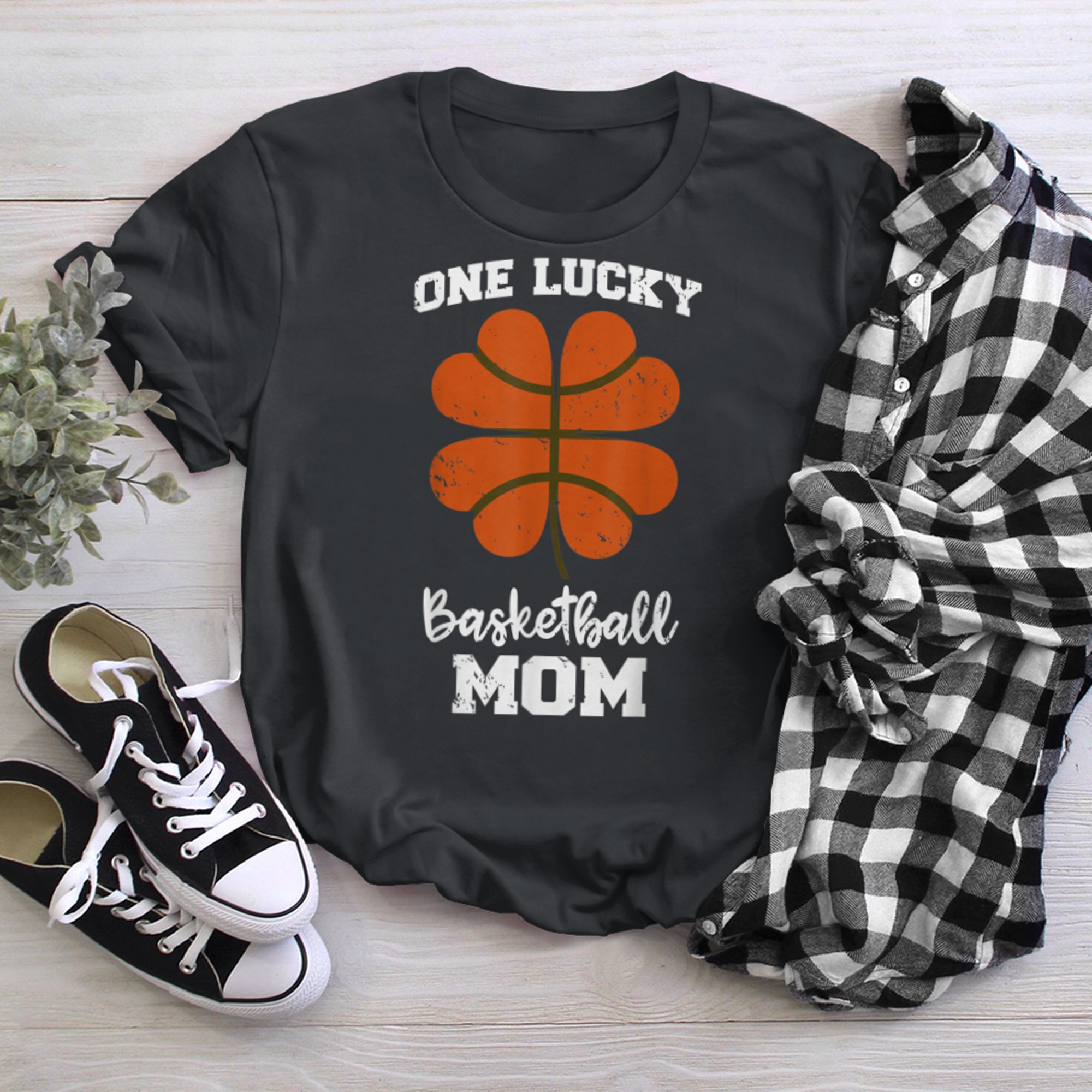 One Lucky Basketball Mom Funny Basketball Shamrock Clover t-shirt black