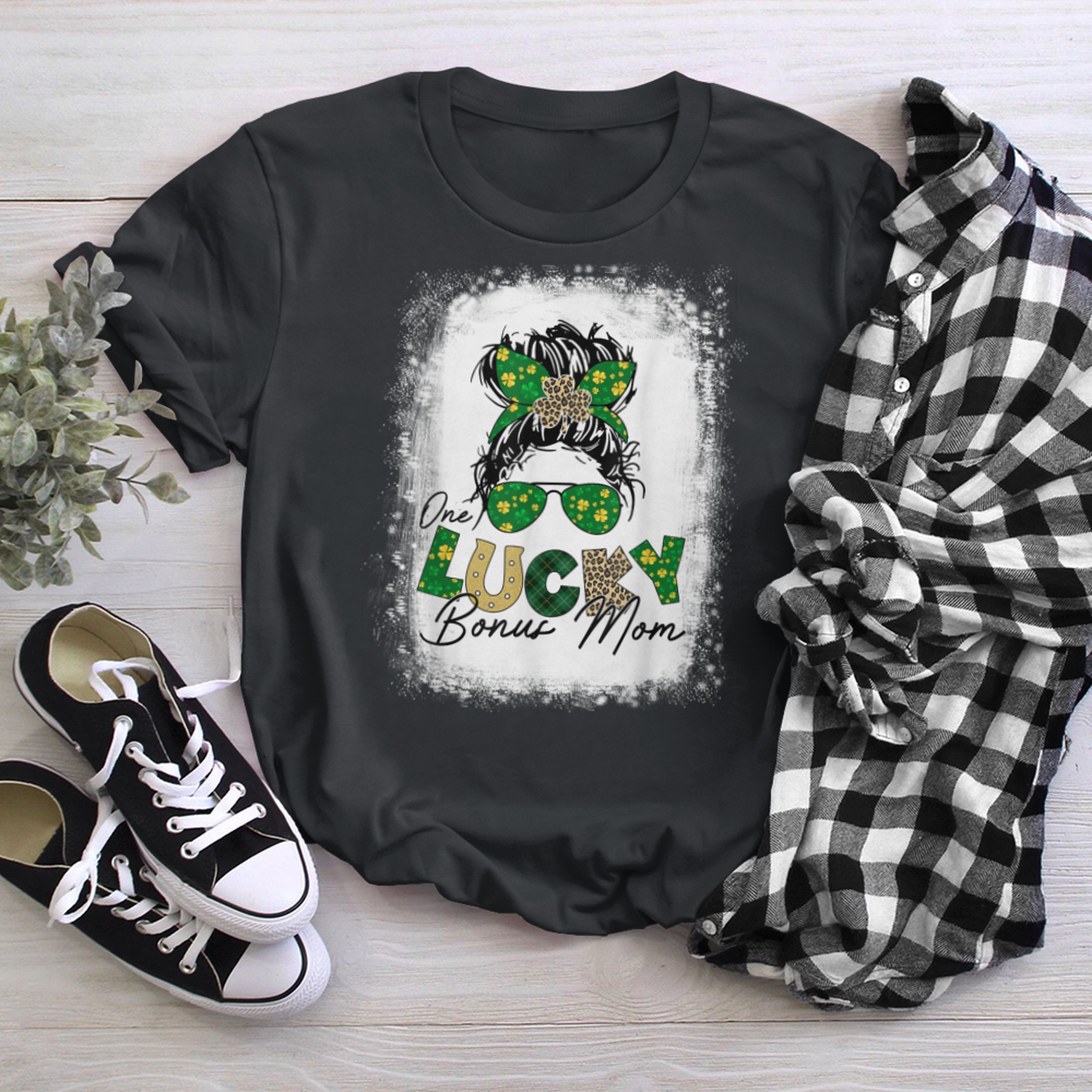 One Lucky Bonus Mom Funny Father Irish Clovers St Patrick's t-shirt black