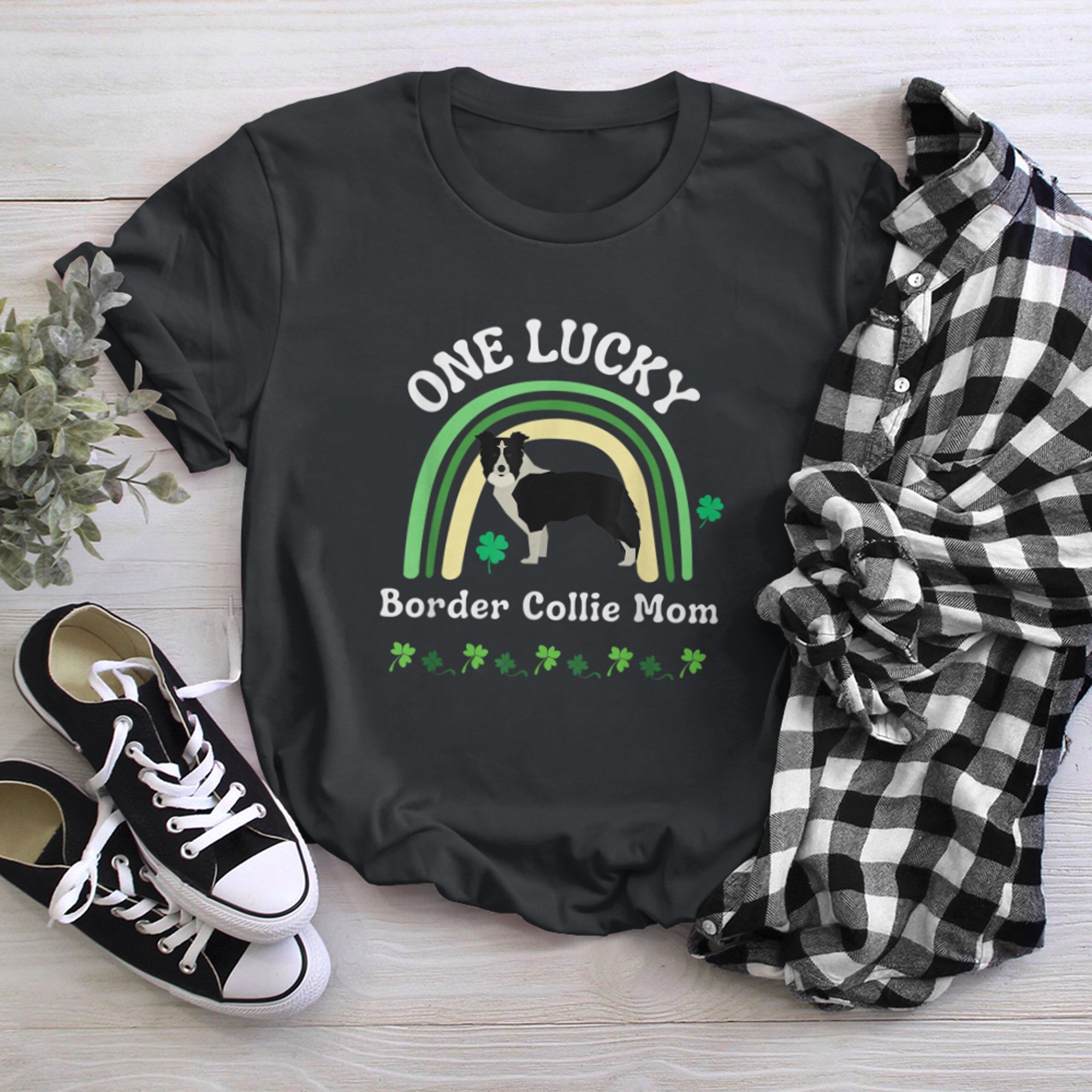 One Lucky Border Collie Mom St Patrick's Day Fur Mama t-shirt black