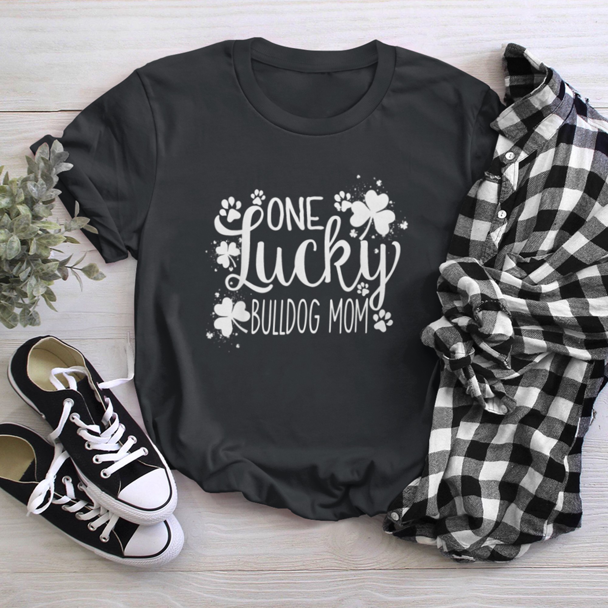 One Lucky BullDog Mom Funny St Patricks Day t-shirt black