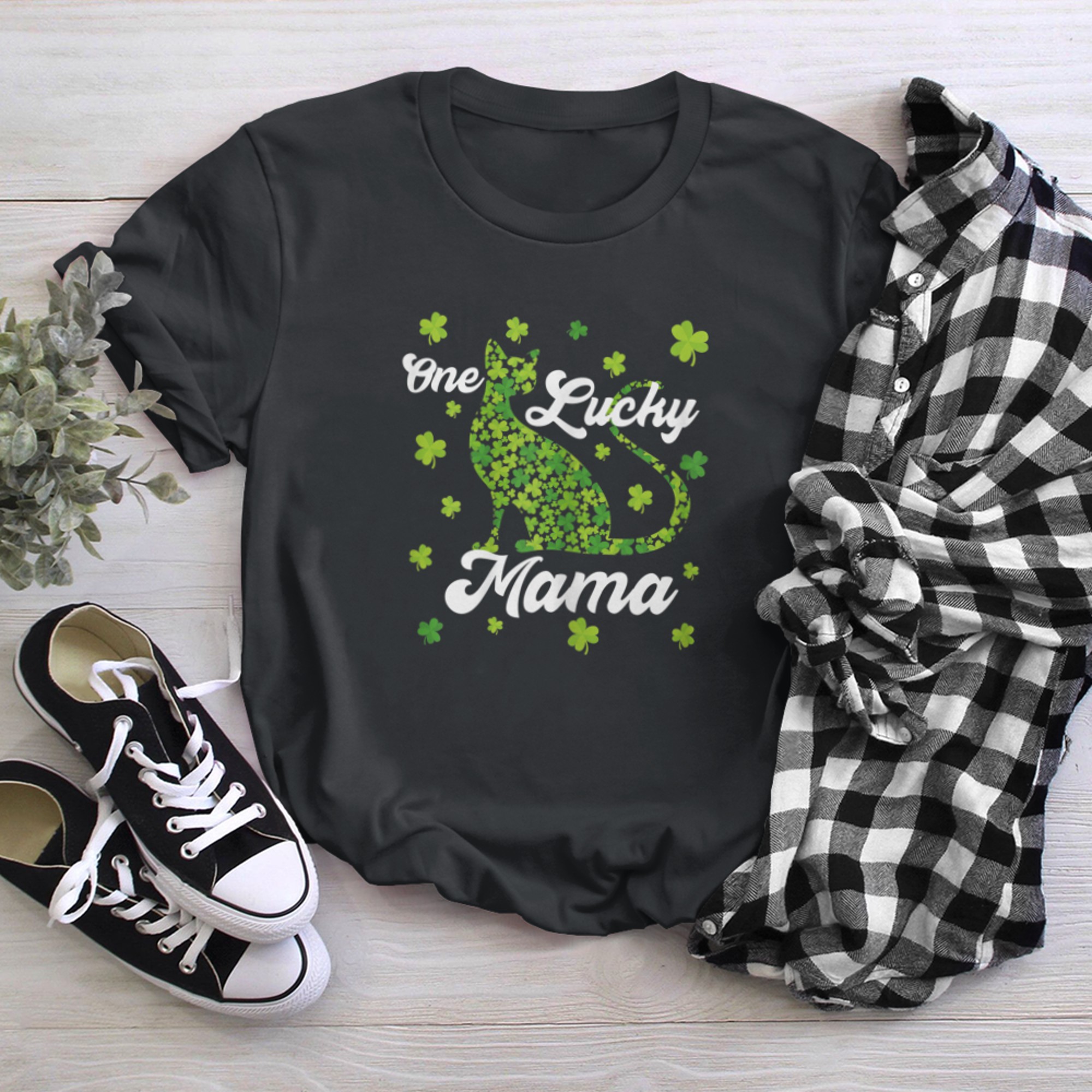 One Lucky Cat Mama Shirt Funny Saint Patricks Day Kitten t-shirt black