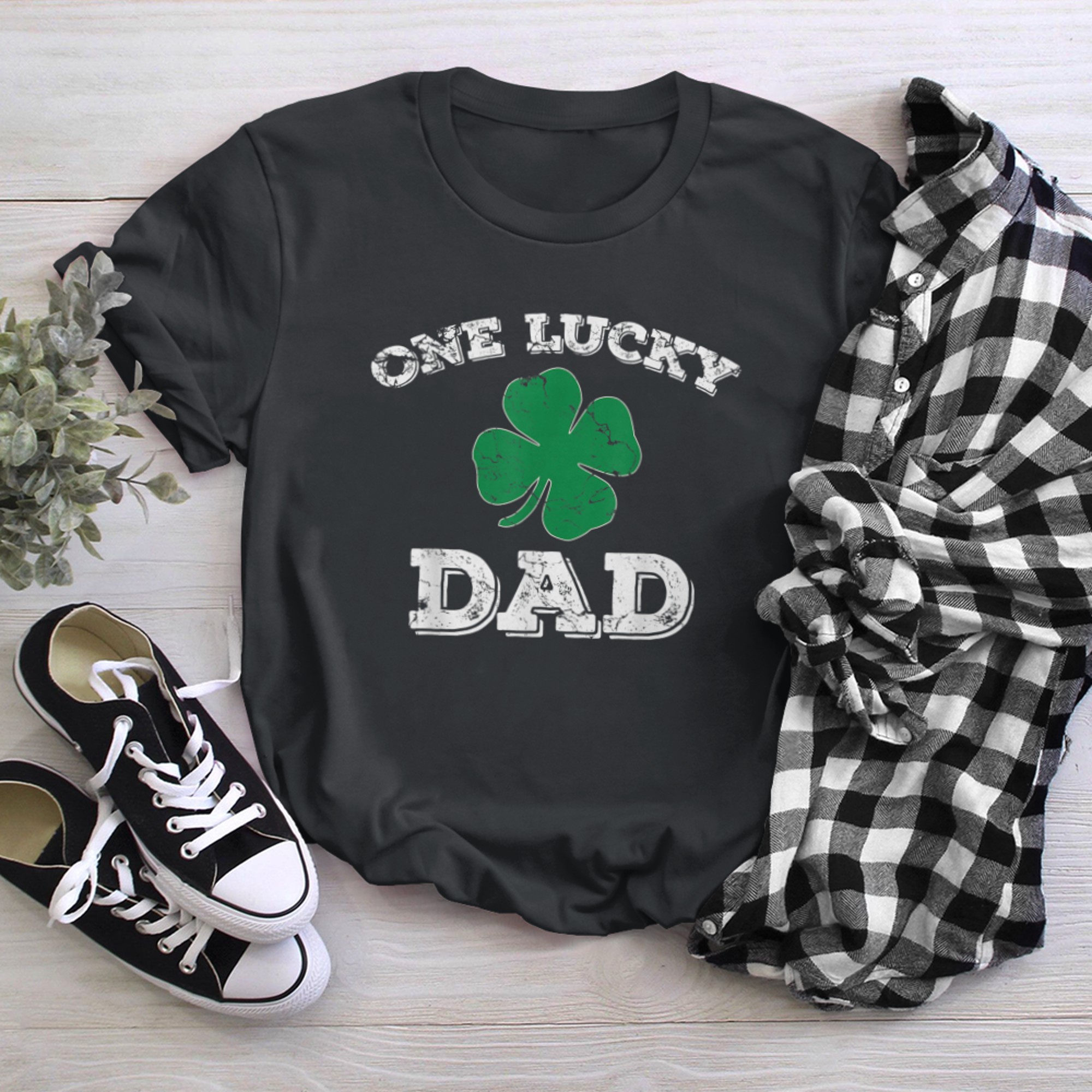 One Lucky Dad - St Patricks Day Retro Father t-shirt black