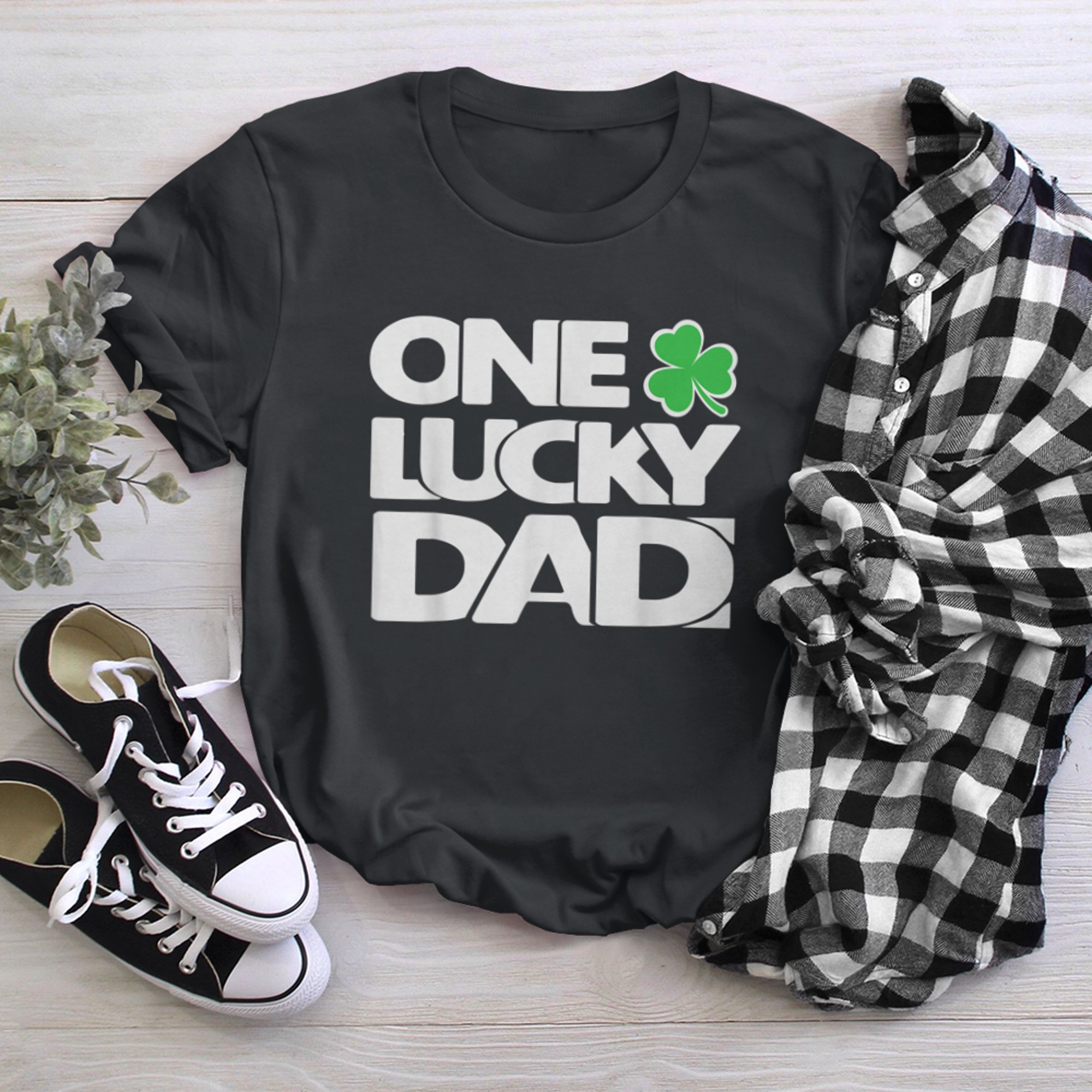 One Lucky Dad Clover Mens St Patricks Day New Daddy t-shirt black