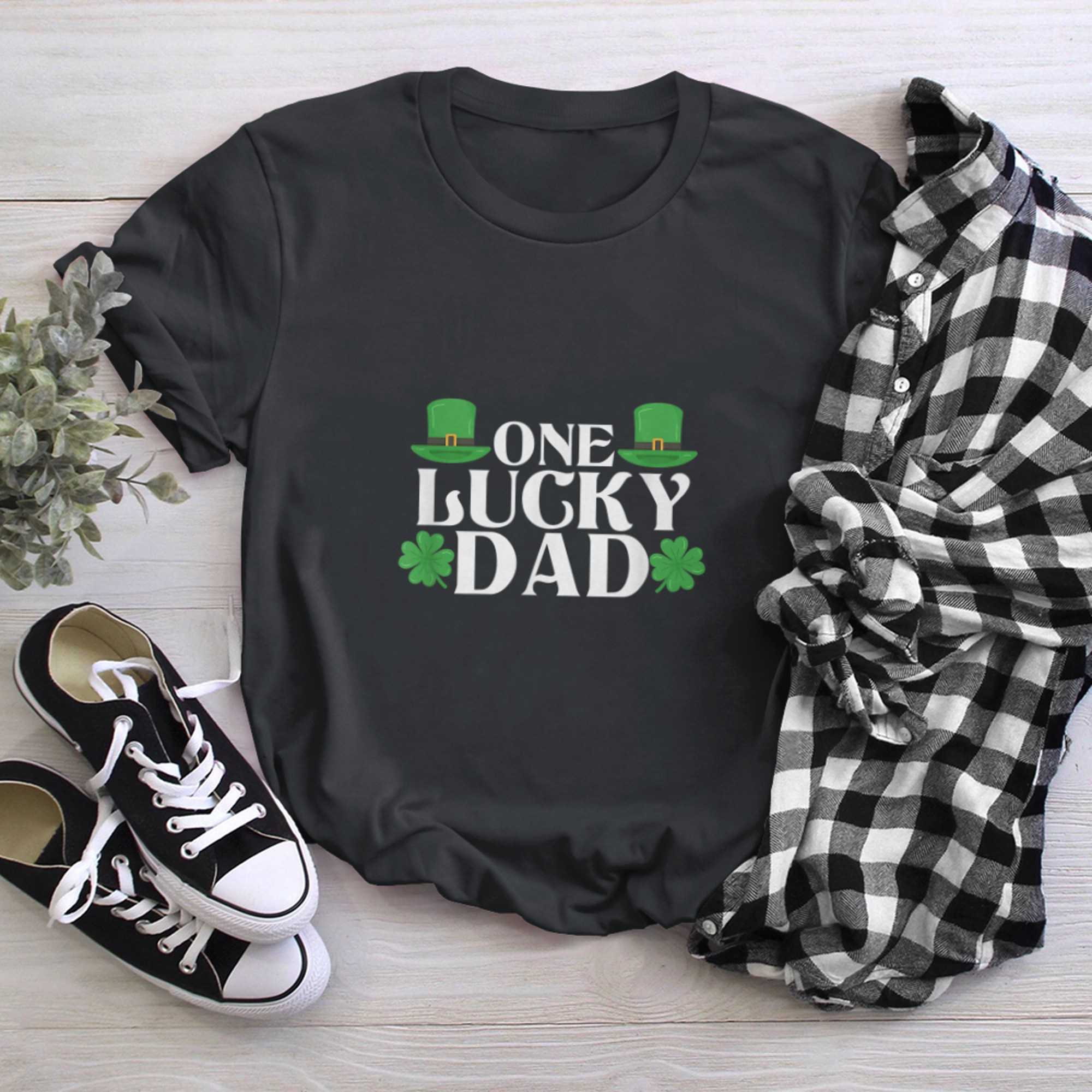 One Lucky Dad Ireland Irish Lucky Leaf St. Patrick's Day t-shirt black