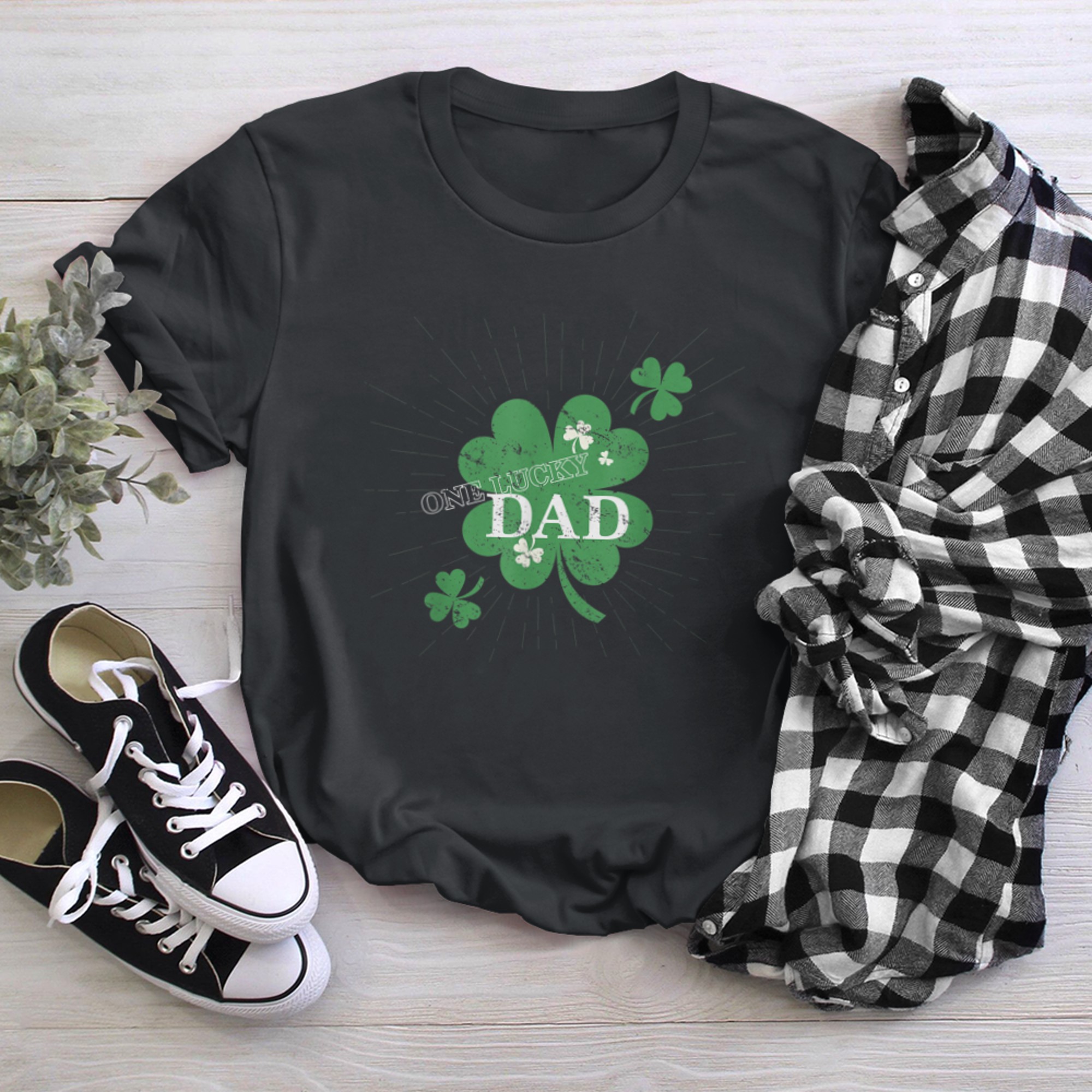 One Lucky Dad Irish Father Daddy Patricks Day T-Shirt Papa t-shirt black