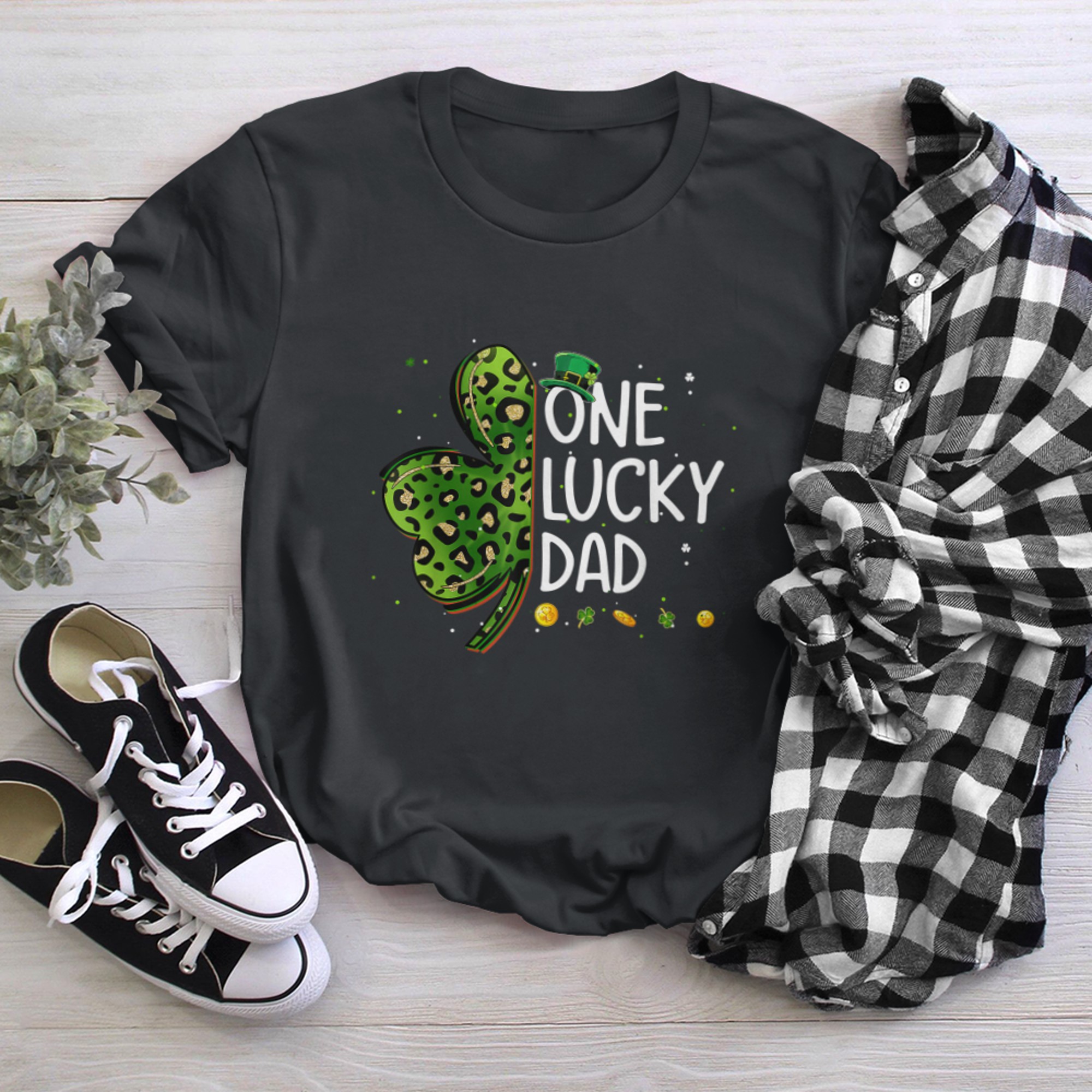 One Lucky Dad Irish Shamrock St Patricks Day Fun Family t-shirt black