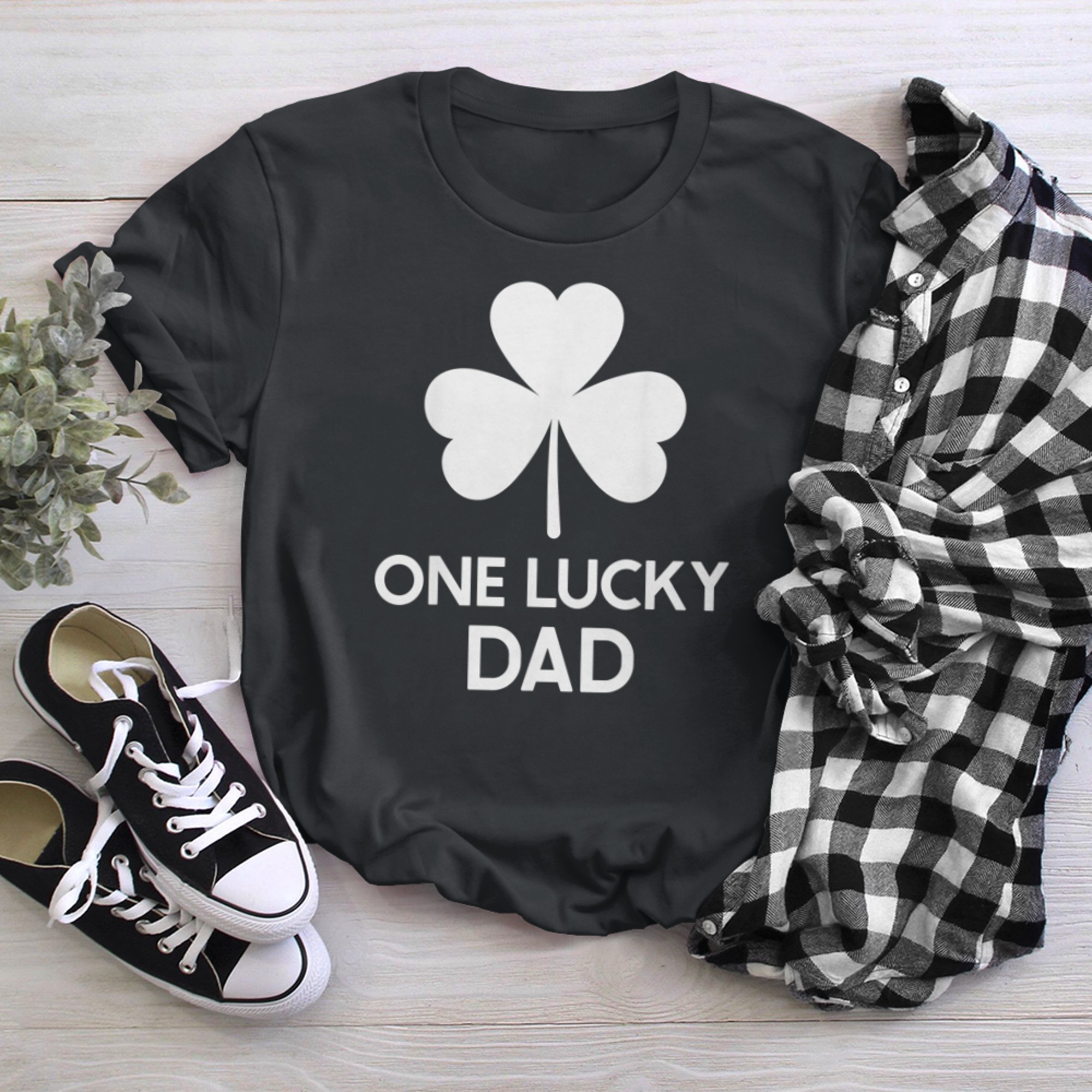 One Lucky Dad Irish St Patrick's Day Funny Parent Green t-shirt black