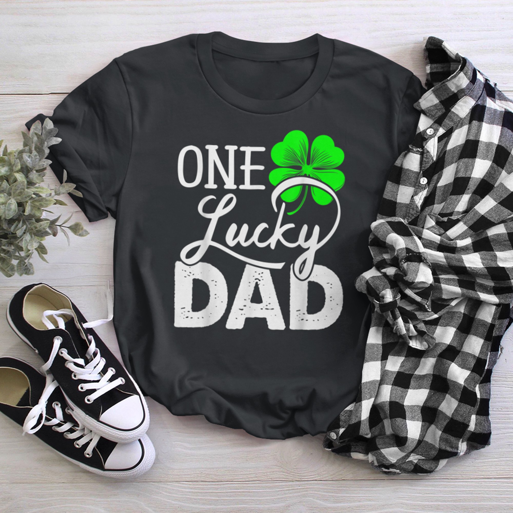 One Lucky Dad Shamrock Patricks Day Dad Irish t-shirt black