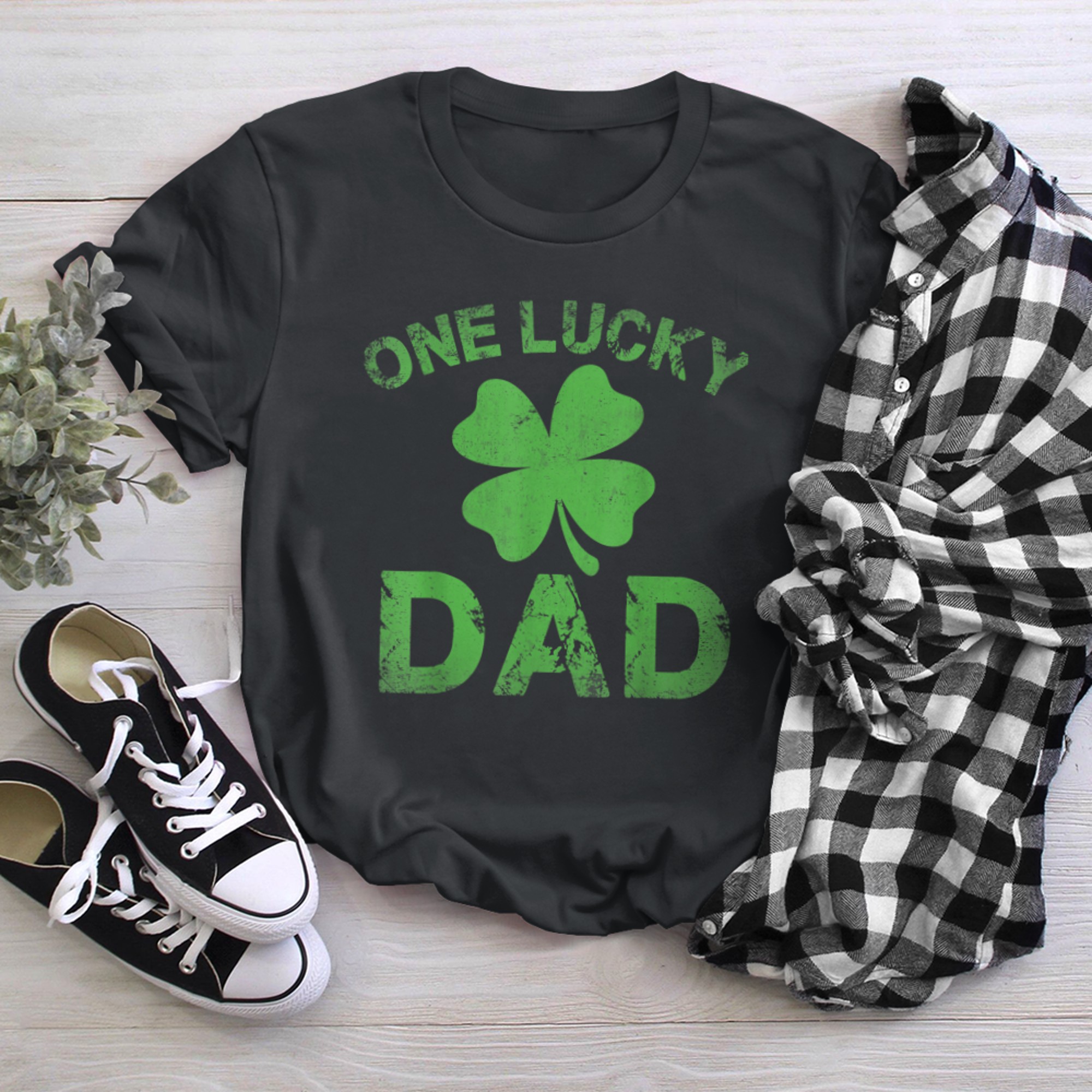 One Lucky Dad St Patricks Day Retro Daddy Fathers t-shirt black