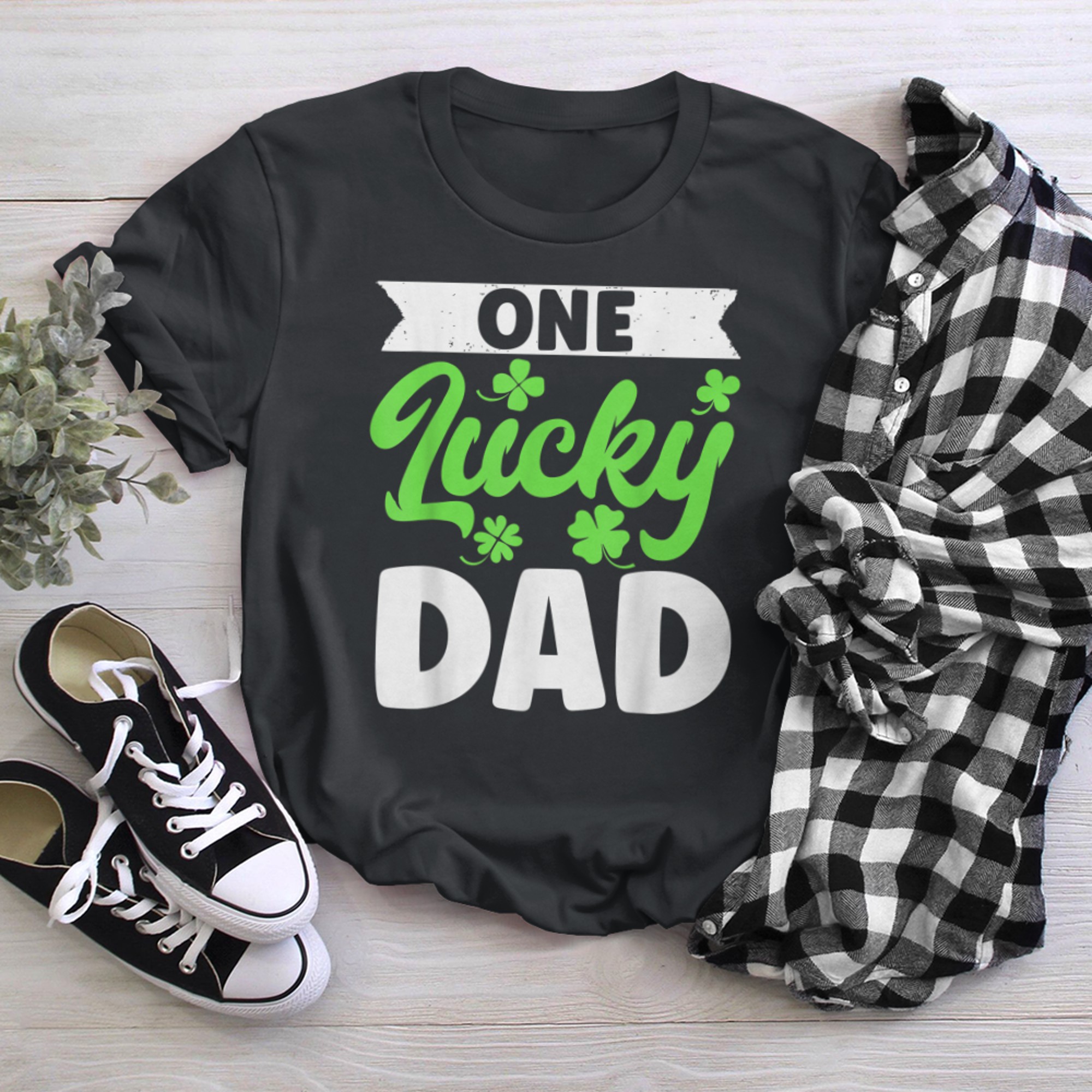 One Lucky Dad t-shirt black