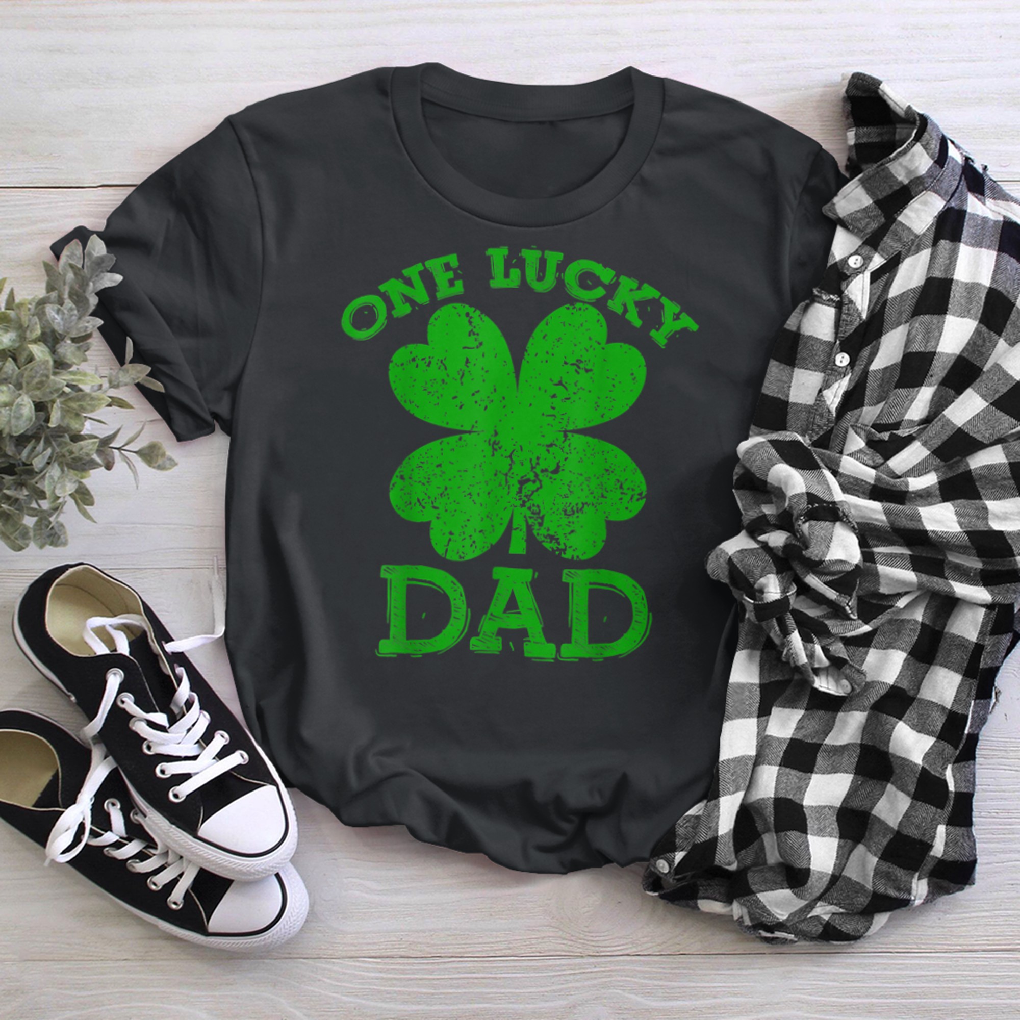 One Lucky Dad Vintage St. Patricks Day men t-shirt black